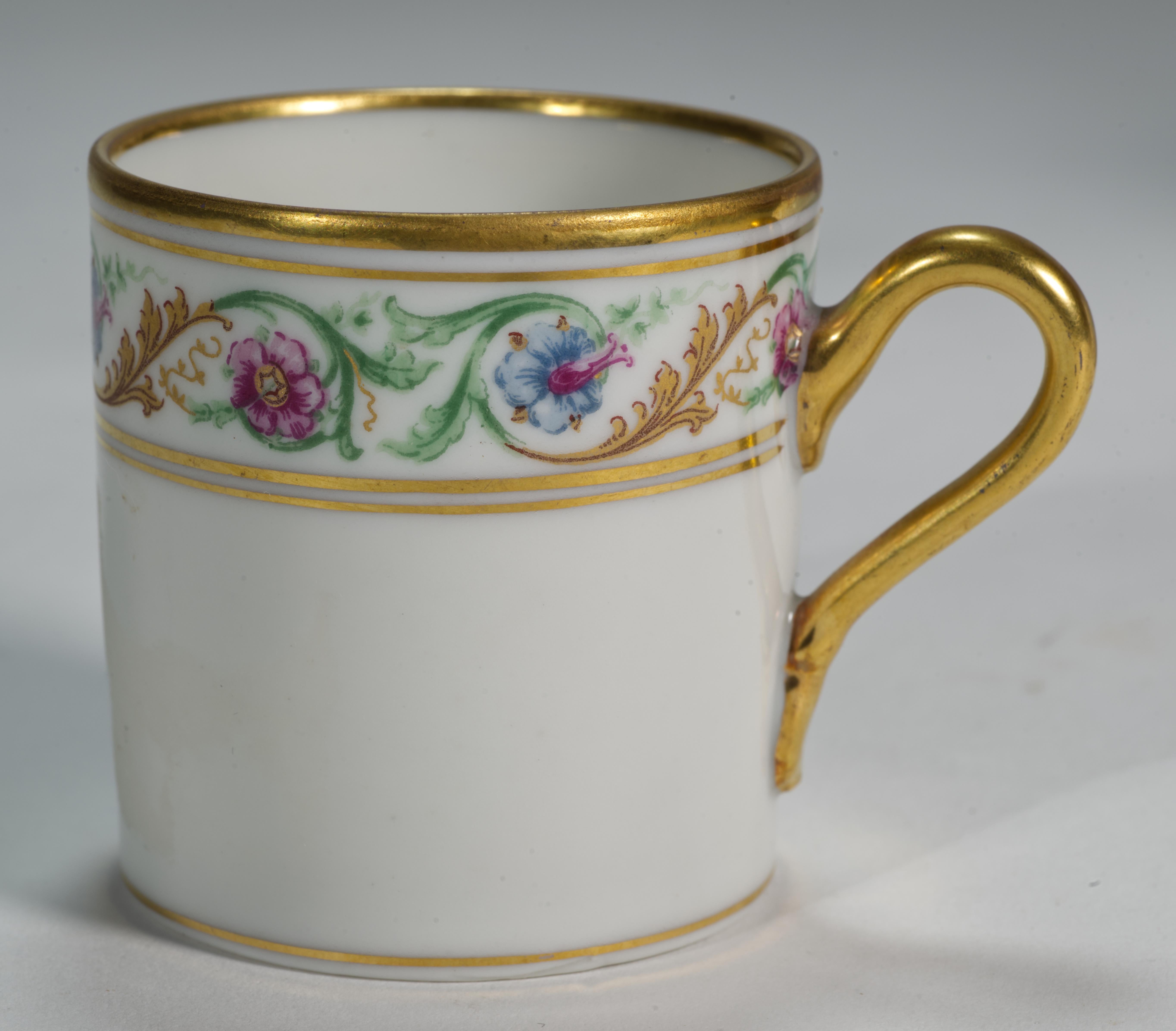 Juego de taza y platillo de café expreso de porcelana Ginori, motivo renacentista, Italia Años 50 siglo XX en venta