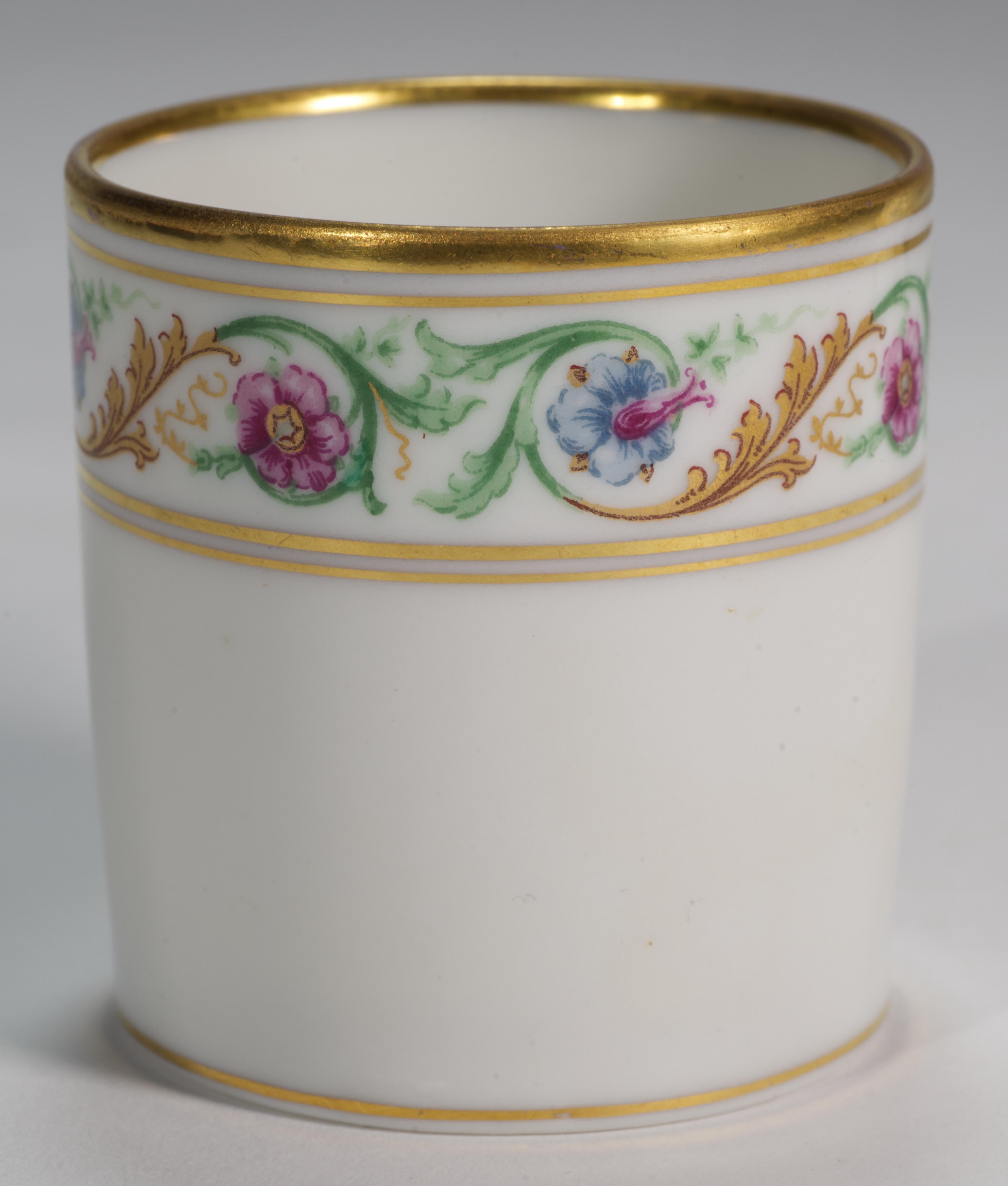 Juego de taza y platillo de café expreso de porcelana Ginori, motivo renacentista, Italia Años 50 Porcelana en venta