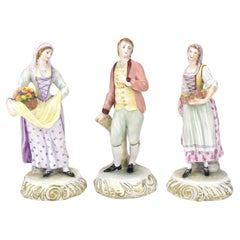 Trio di statuette in porcellana Ginori con cesti floreali