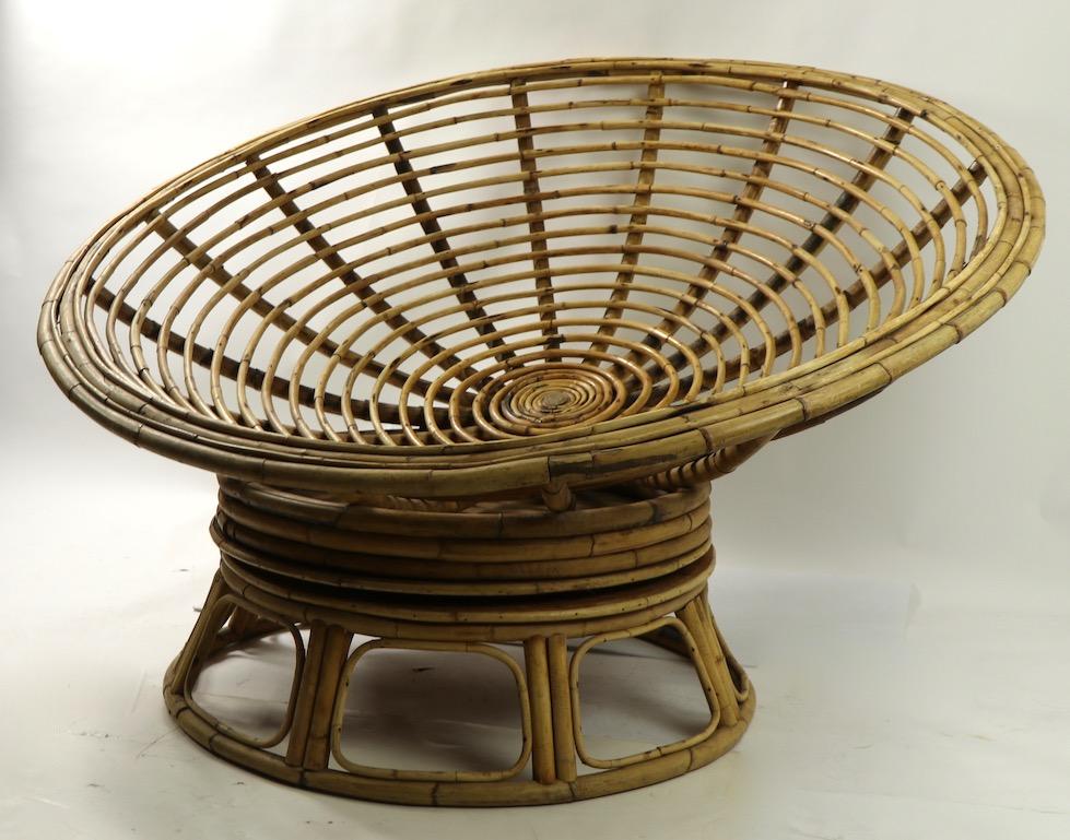Papasan-Stuhl mit drehbarer Rückenlehne (20. Jahrhundert) im Angebot