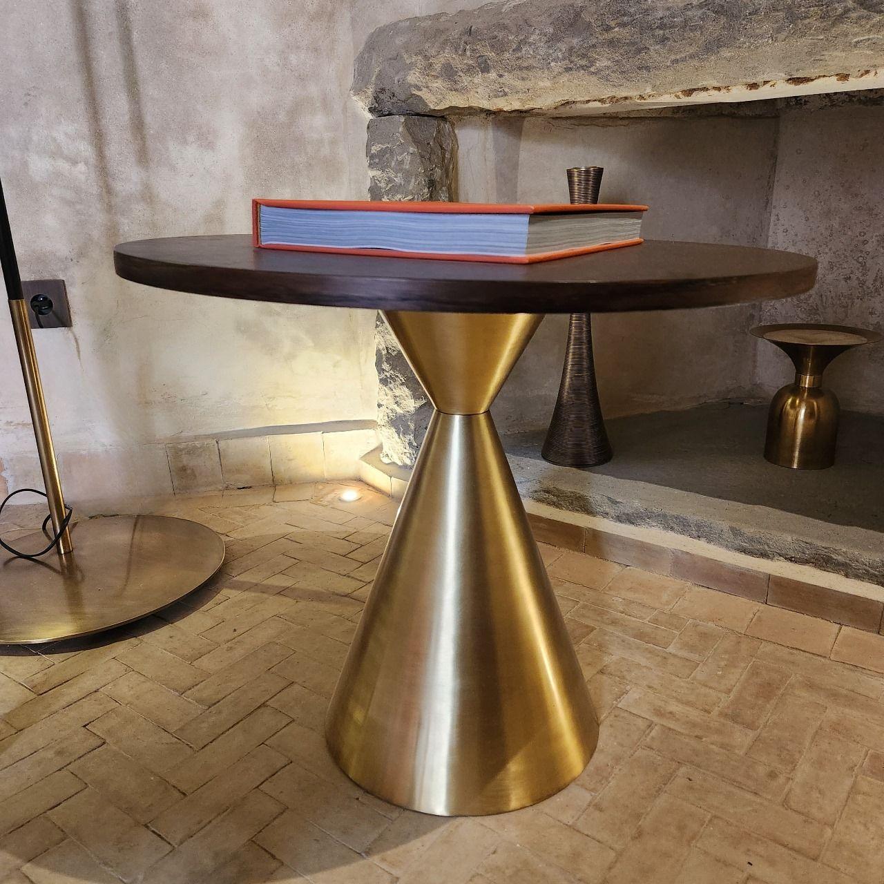 XXIe siècle et contemporain Gio 1 Table d'appoint - Ø 40 cm x H 38 cm - Laiton patiné or vieilli en vente