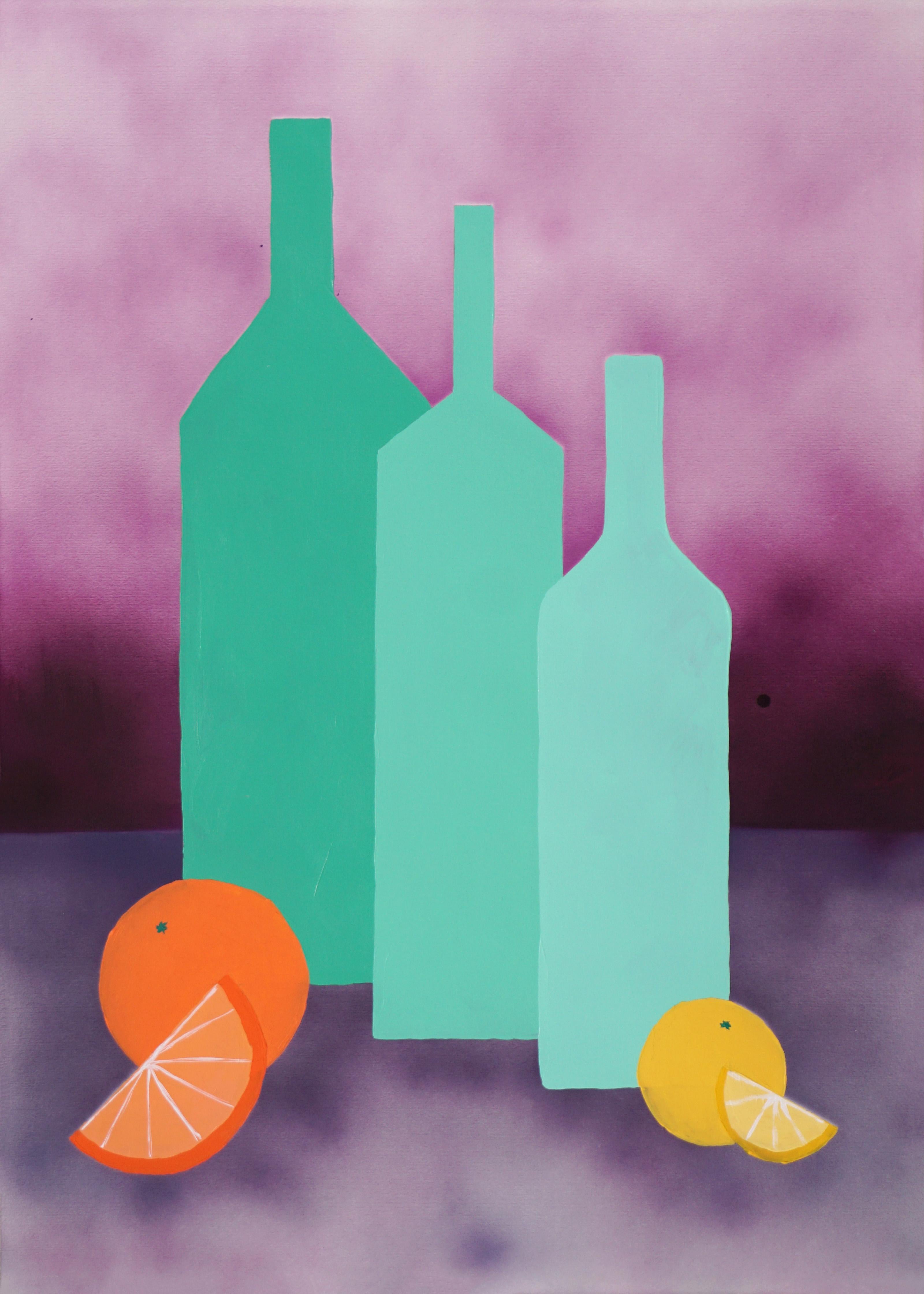 Still-Life Painting di Gio Bellagio - Bottiglie verdi sfumate, sfondo viola ad aerografo, natura morta, esposizione di agrumi
