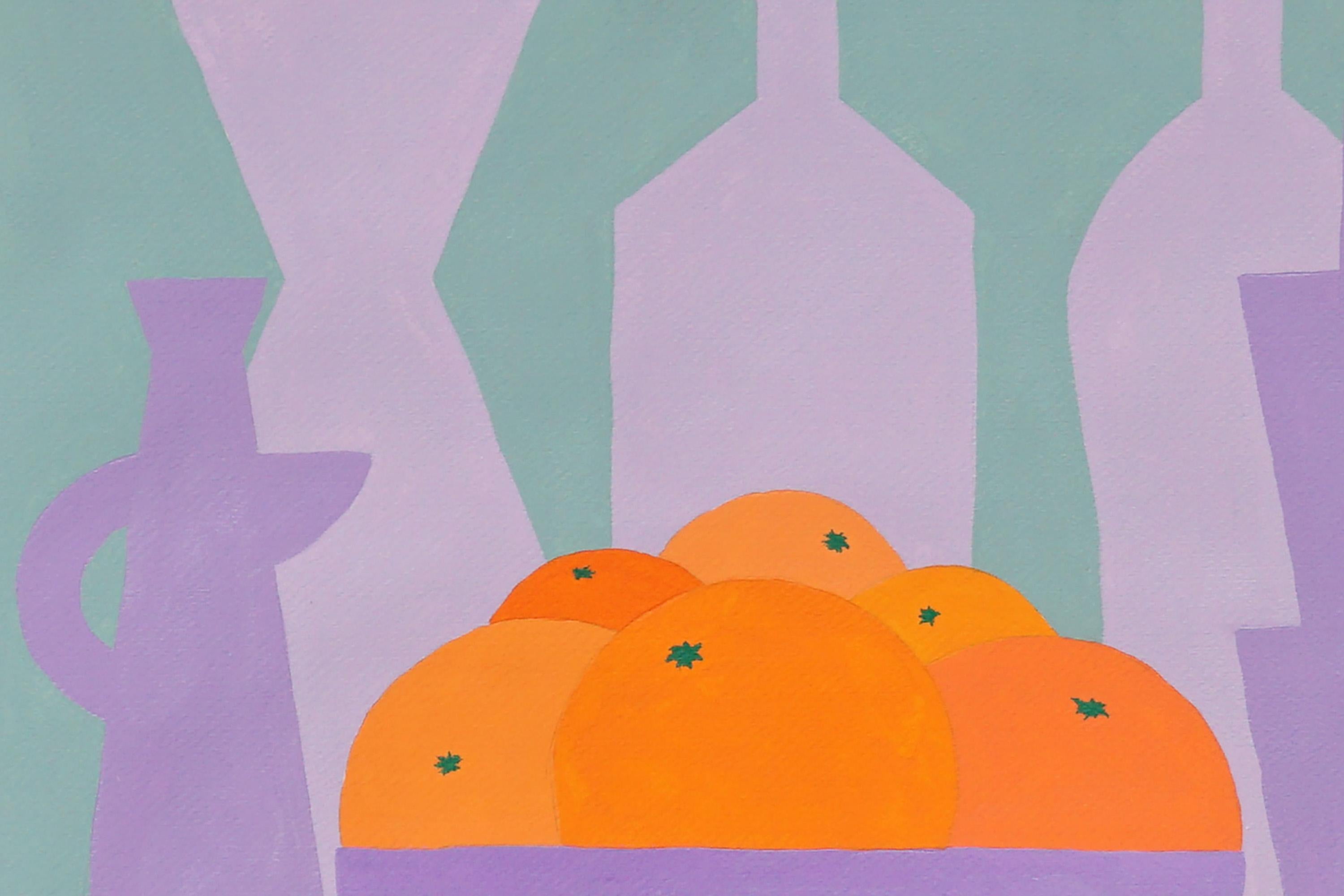 Bol d'oranges avec bouteilles violettes, fond vert, nature morte moderne avec fruits - Gris Still-Life Painting par Gio Bellagio