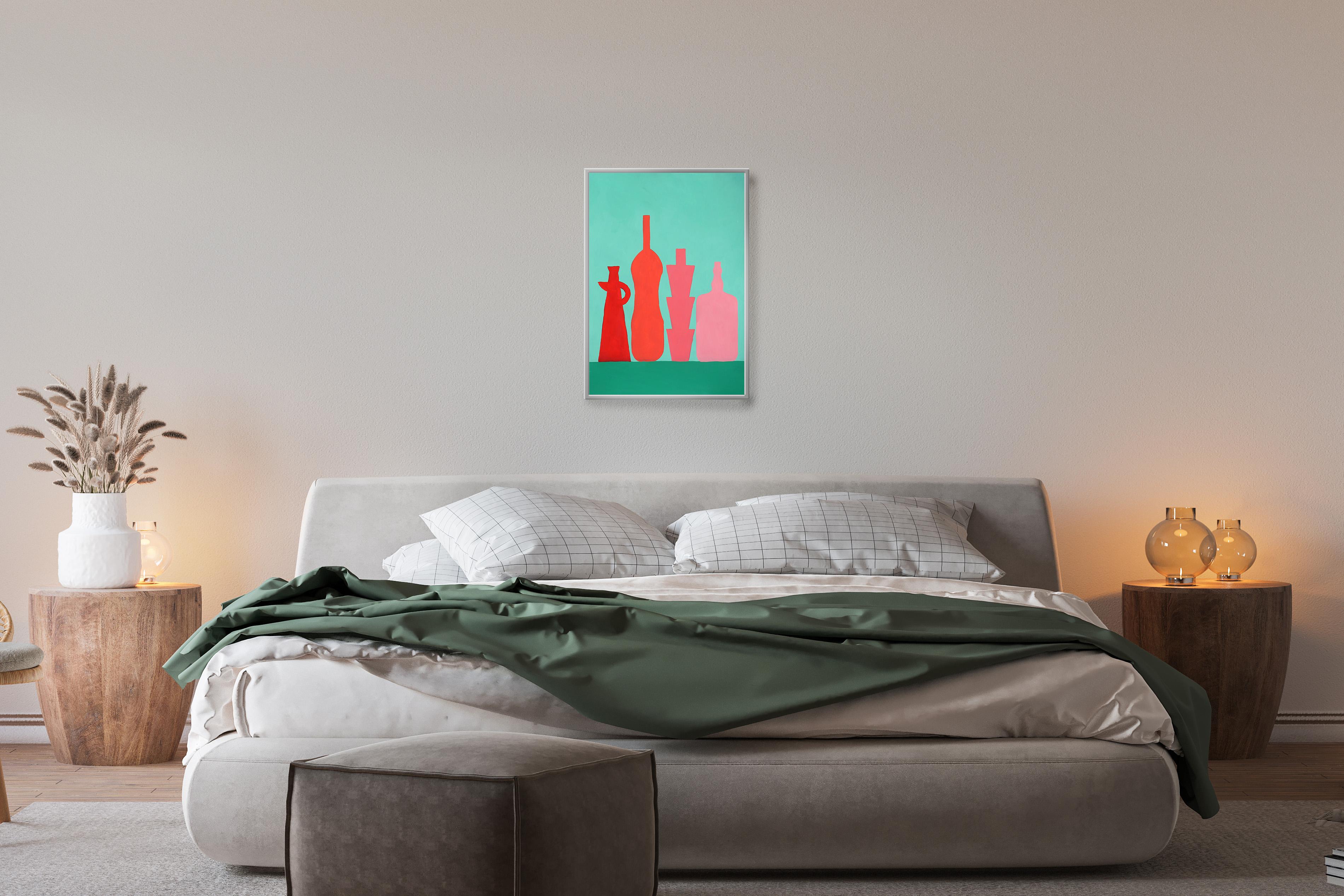 Bottiglie rosse su sfondo verde, natura morta moderna, rosa, silhouette di espositori di utensili da cucina - Painting Moderno di Gio Bellagio