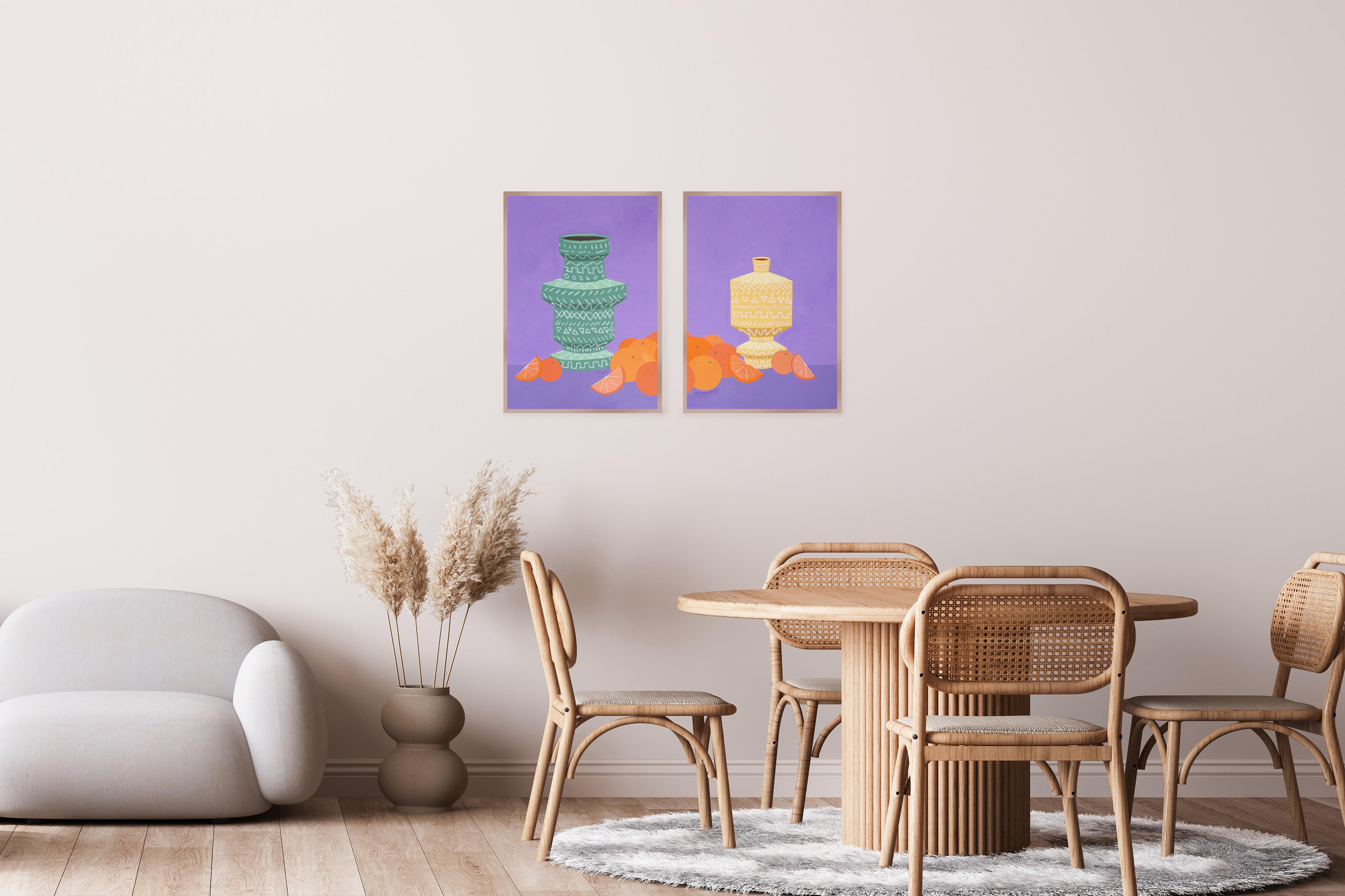 Vasi tribali con arance, natura morta moderna, motivi in ceramica su viola, dittico - Painting Realismo americano di Gio Bellagio