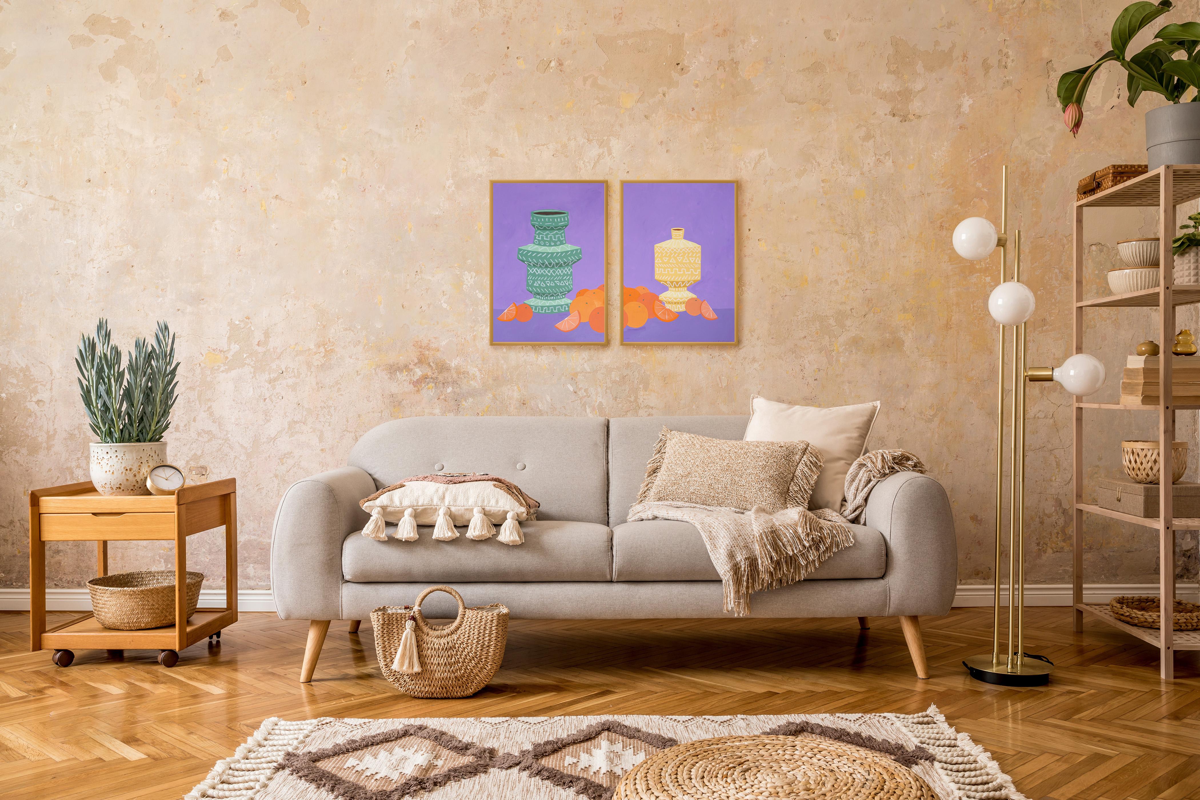Questo dittico di nature morte moderne di Gio  Bellagio si ispira agli antichi vasi di ceramica greci. I vasi sono decorati con motivi minimalisti che ricordano la geometria greca, enfatizzando la qualità senza tempo delle forme e infondendo