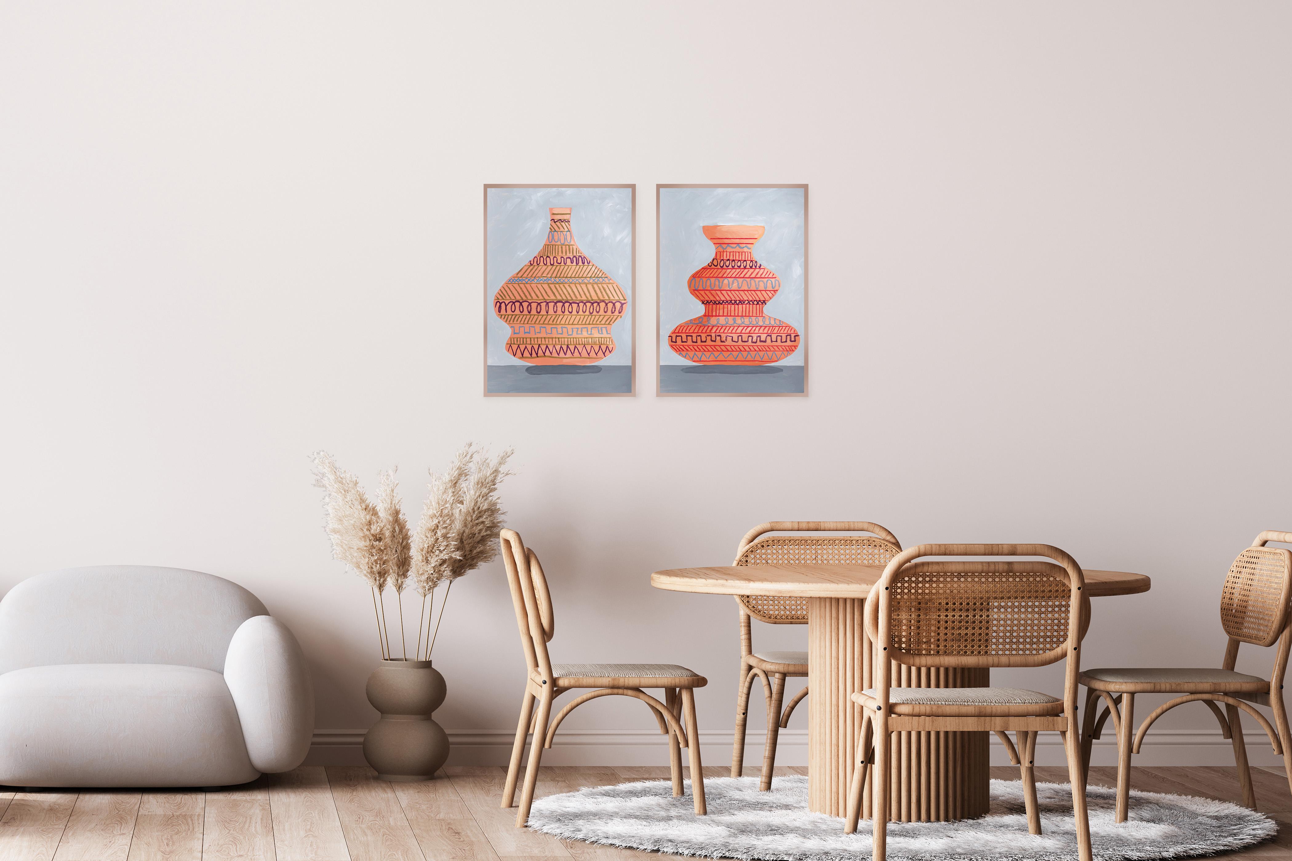Dieses moderne Stillleben-Diptychon von Gio  Bellagio ist von antiken griechischen Keramikgefäßen inspiriert. Die Töpfe sind mit minimalistischen, an die griechische Geometrie erinnernden Mustern verziert, die die zeitlose Qualität der Formen
