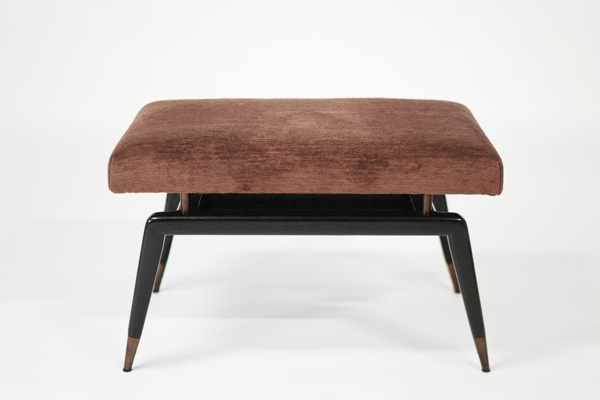 Mid-Century Modern Banc GIO Series 32 en chêne noirci de Stamford Modern en vente