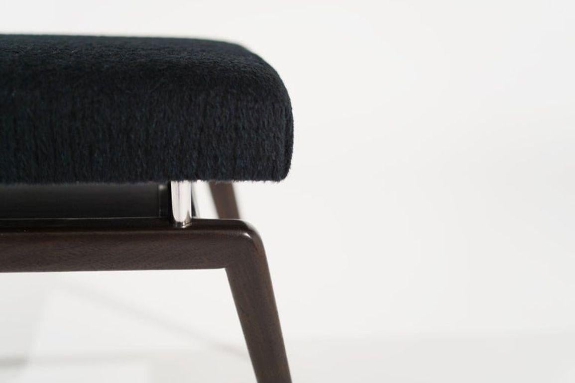 Le banc Gio de Stamford Modern : un mélange parfait du design intemporel de Gio Ponti et de la fonctionnalité moderne. Cette élégante banquette est dotée de pieds angulaires caractéristiques avec sabots en métal pour une stabilité et une longévité