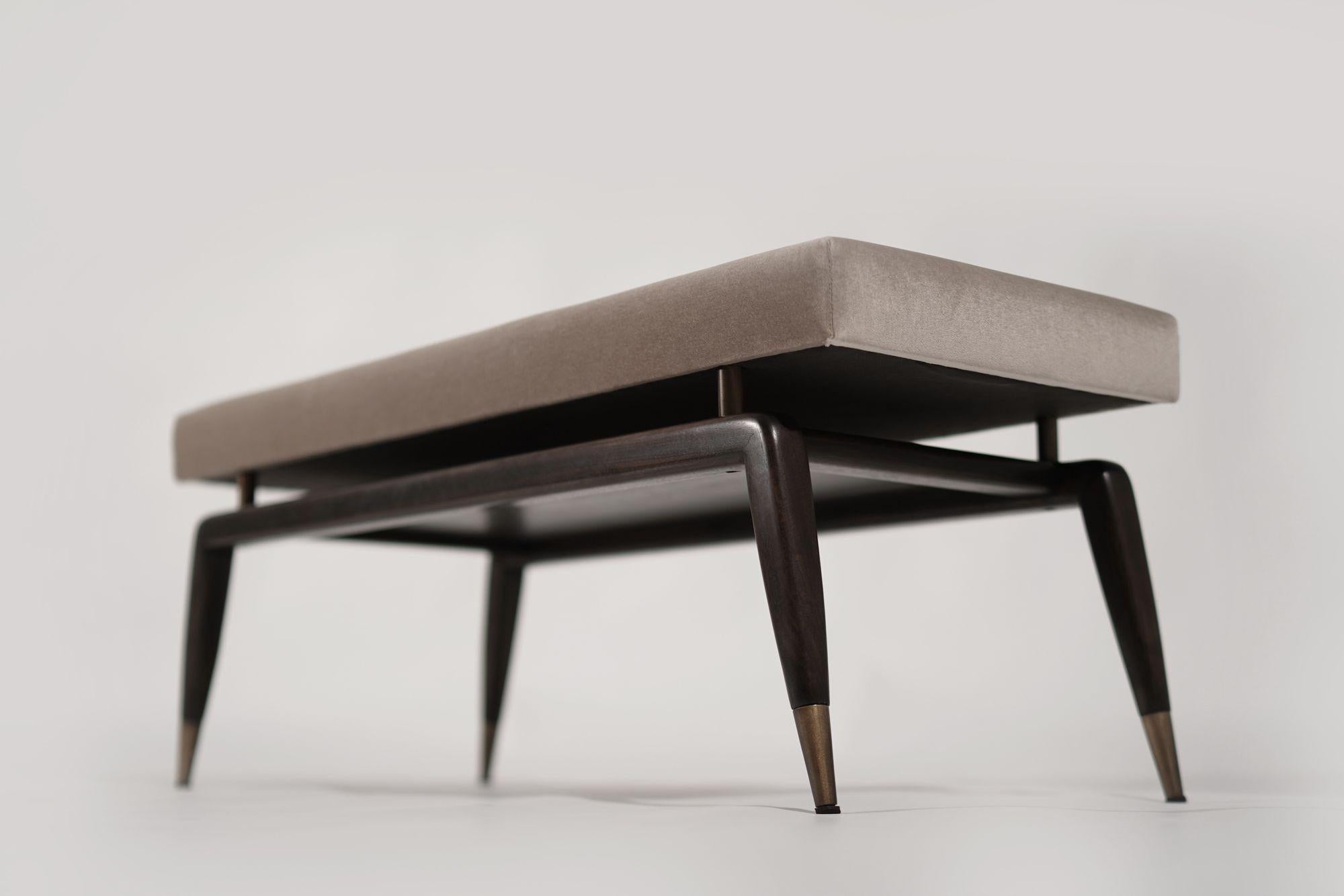 Banco GIO Serie 48 en Espresso by Stamford Modern Estadounidense en venta