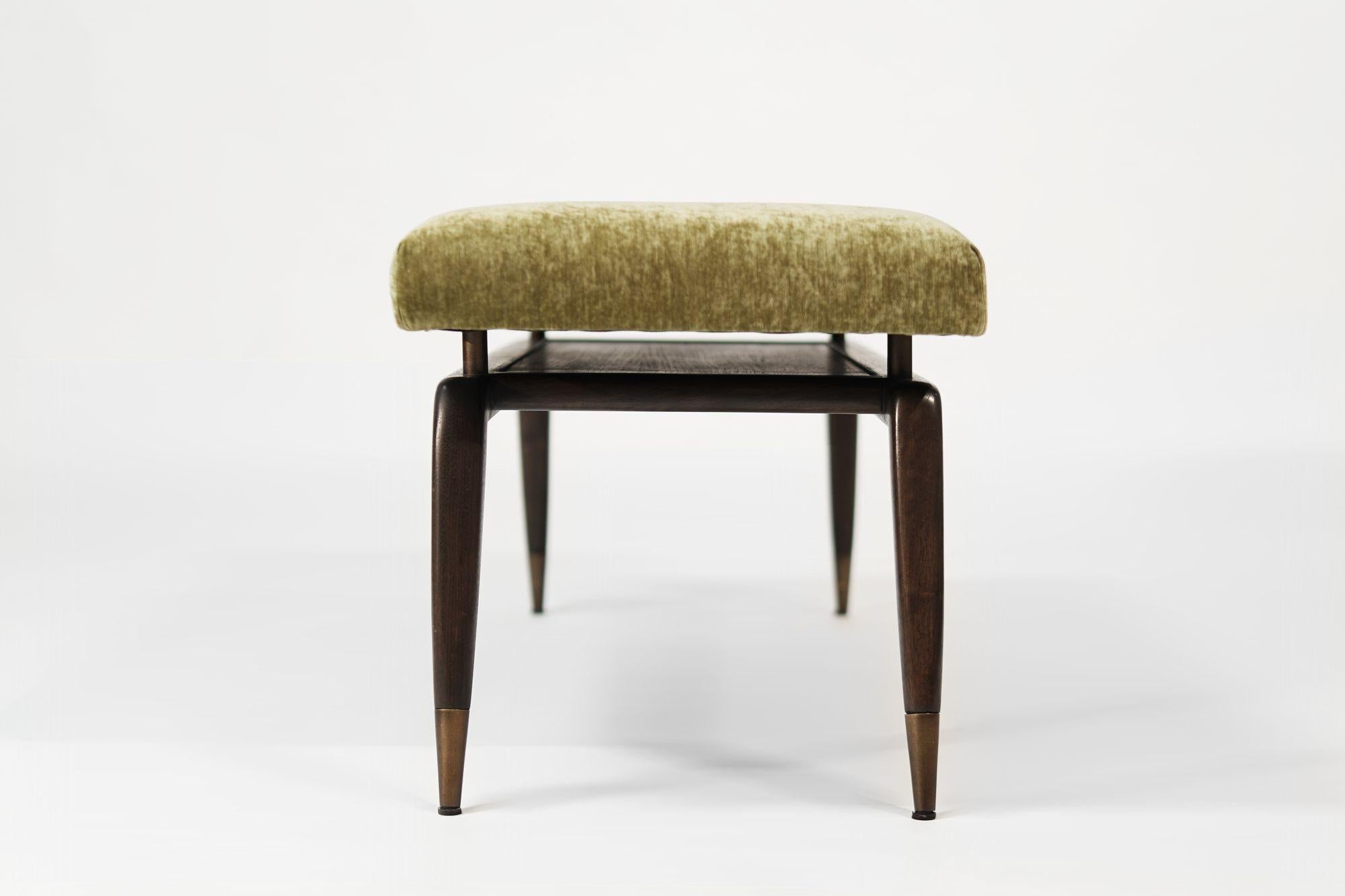 GIO Bench Series 48 in Espresso by Stamford Modern In New Condition For Sale In Westport, CT