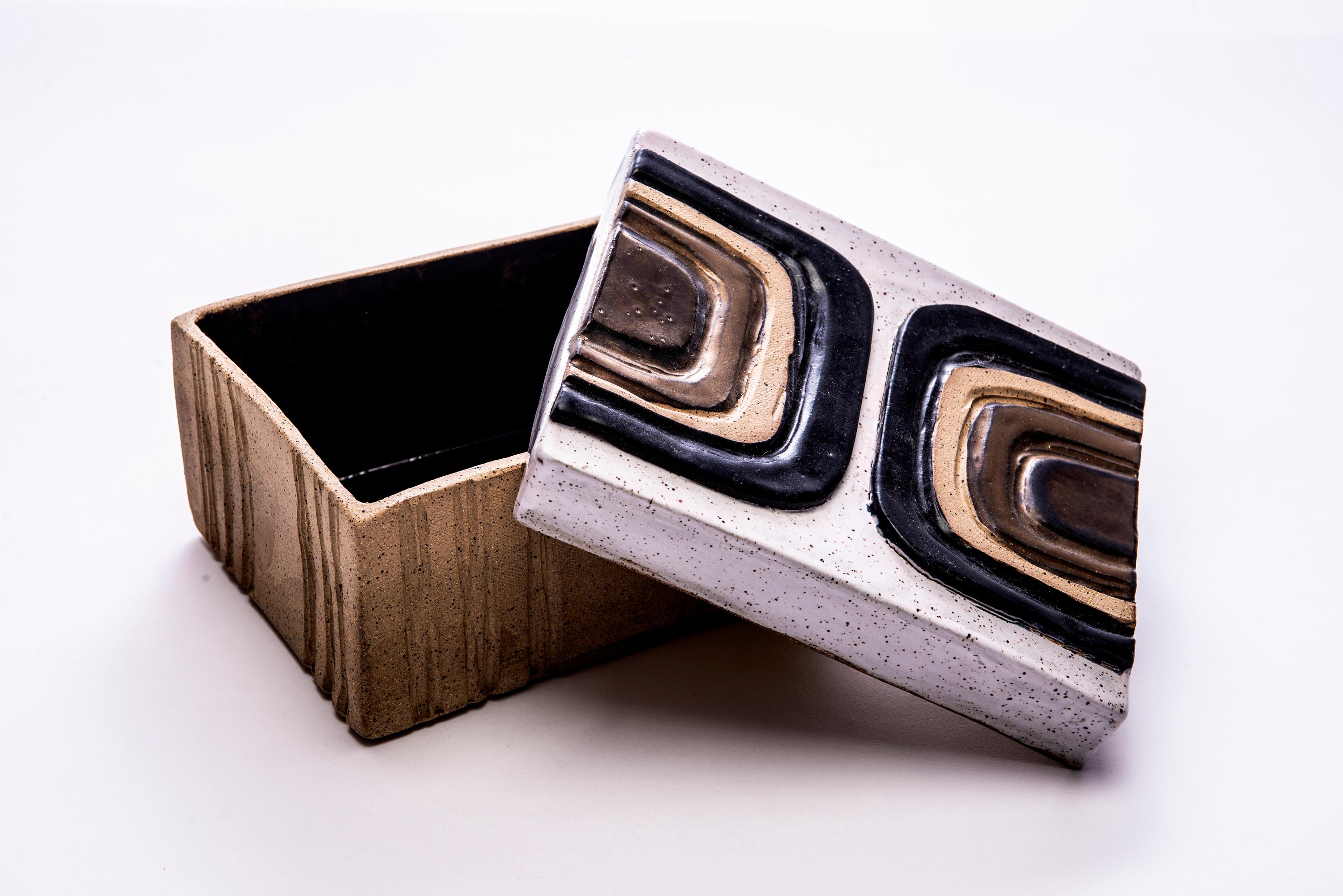 Trish DeMasi
Moderno Box, Gio, 2020
Glazed Ceramic
4 x 8 x 6.75 in

The Moderno collection by Trish DeMasi features geometric shapes, sumptuous textures and pleasing neutral colors in the form of glazed ceramic vessels and boxes.