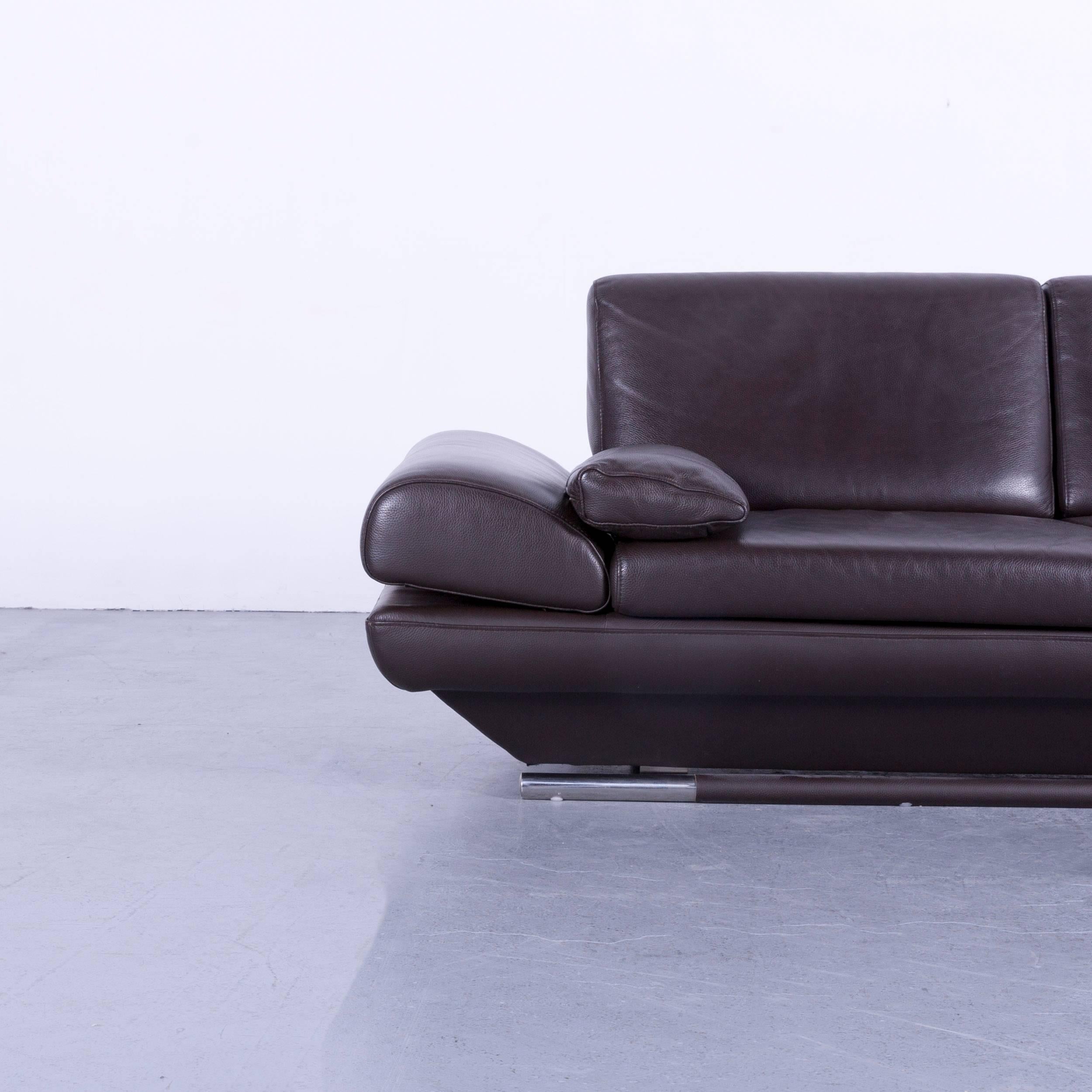 We bring to you an Gio Mano leather sofa brown two-seat function couch.
















































































   