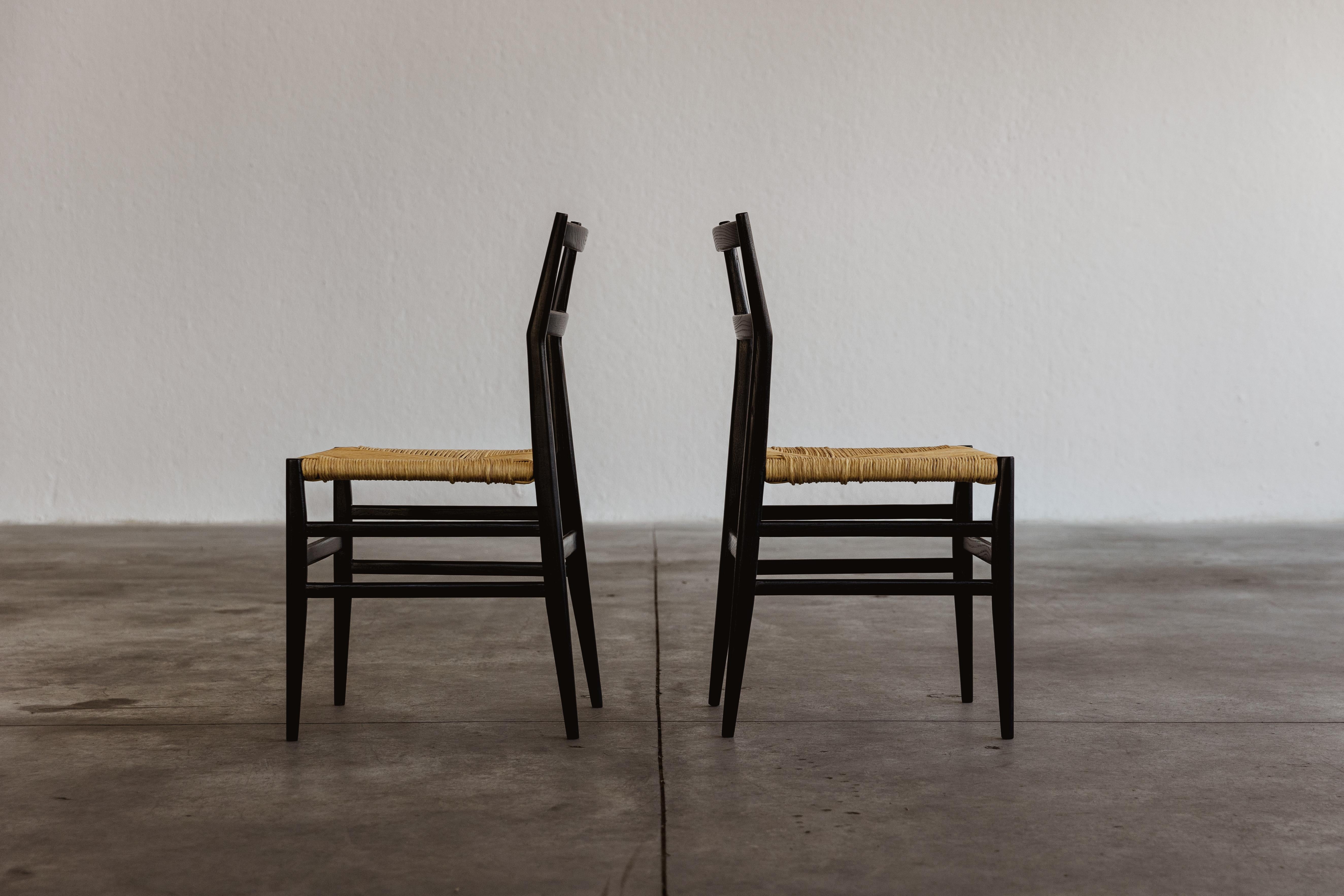 Metà XX secolo Gio Ponti 646 Sedie da pranzo 