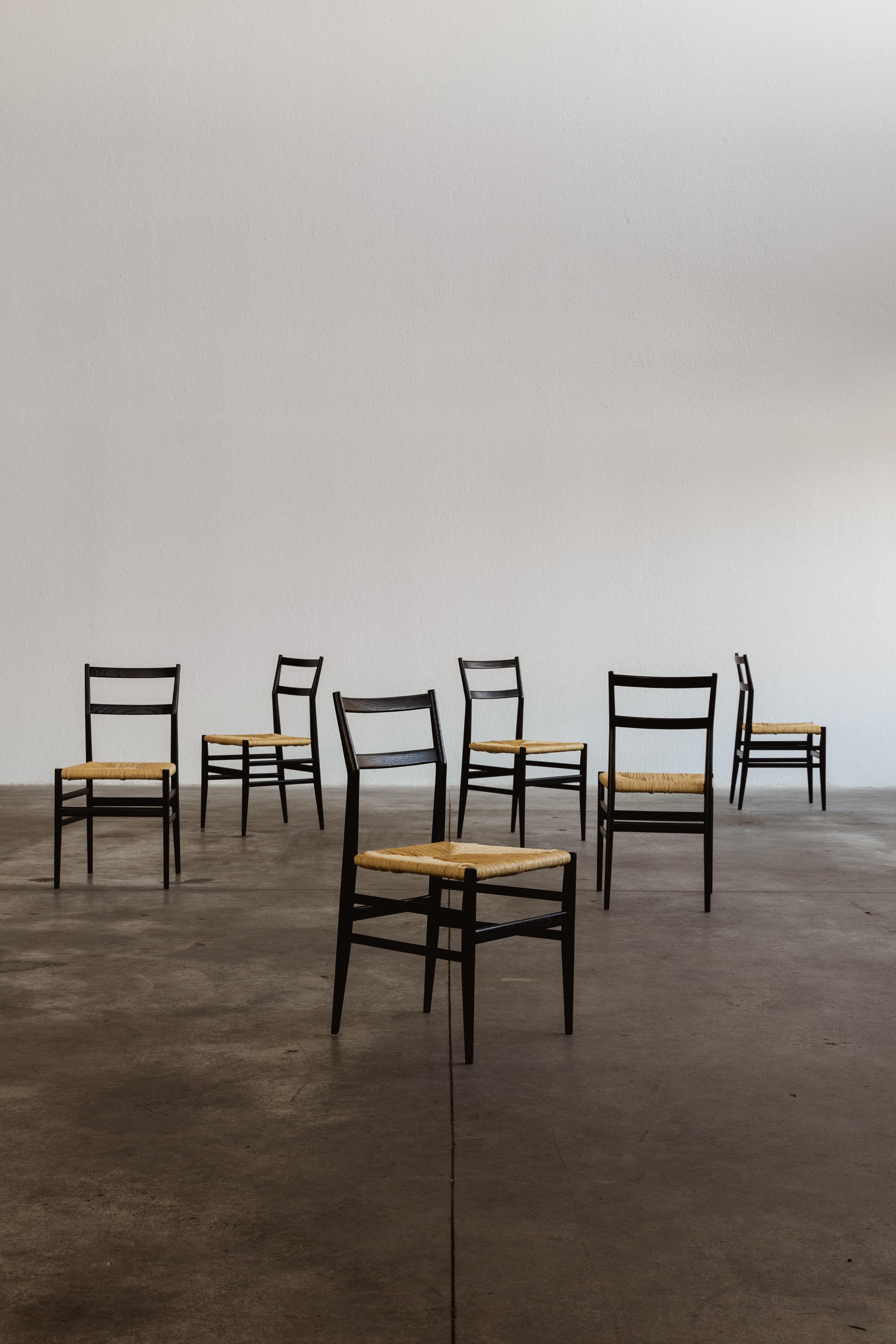 Gio Ponti 646 „Leggera“ Esszimmerstühle für Cassina, 1952, 8er-Set im Angebot 5