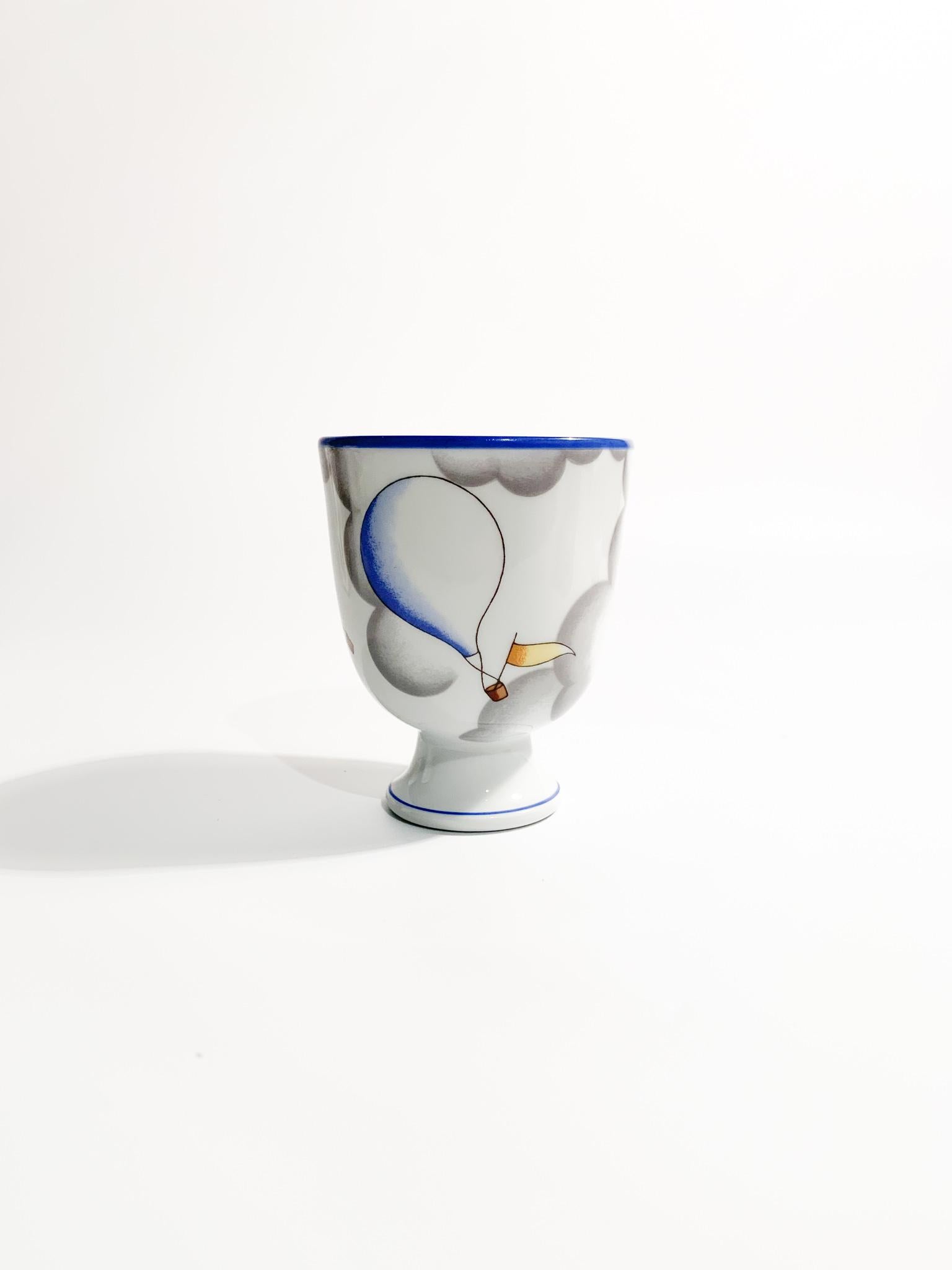 Cup from the Alato Collection by Gio Ponti from 1927, re-edition by Richard Ginori

Ø cm 7 h cm 8

Company of Lombard origin founded in 1896 when the Marquis Carlo Ginori, passionate about white gold, arrived in Doccia to build a porcelain factory.