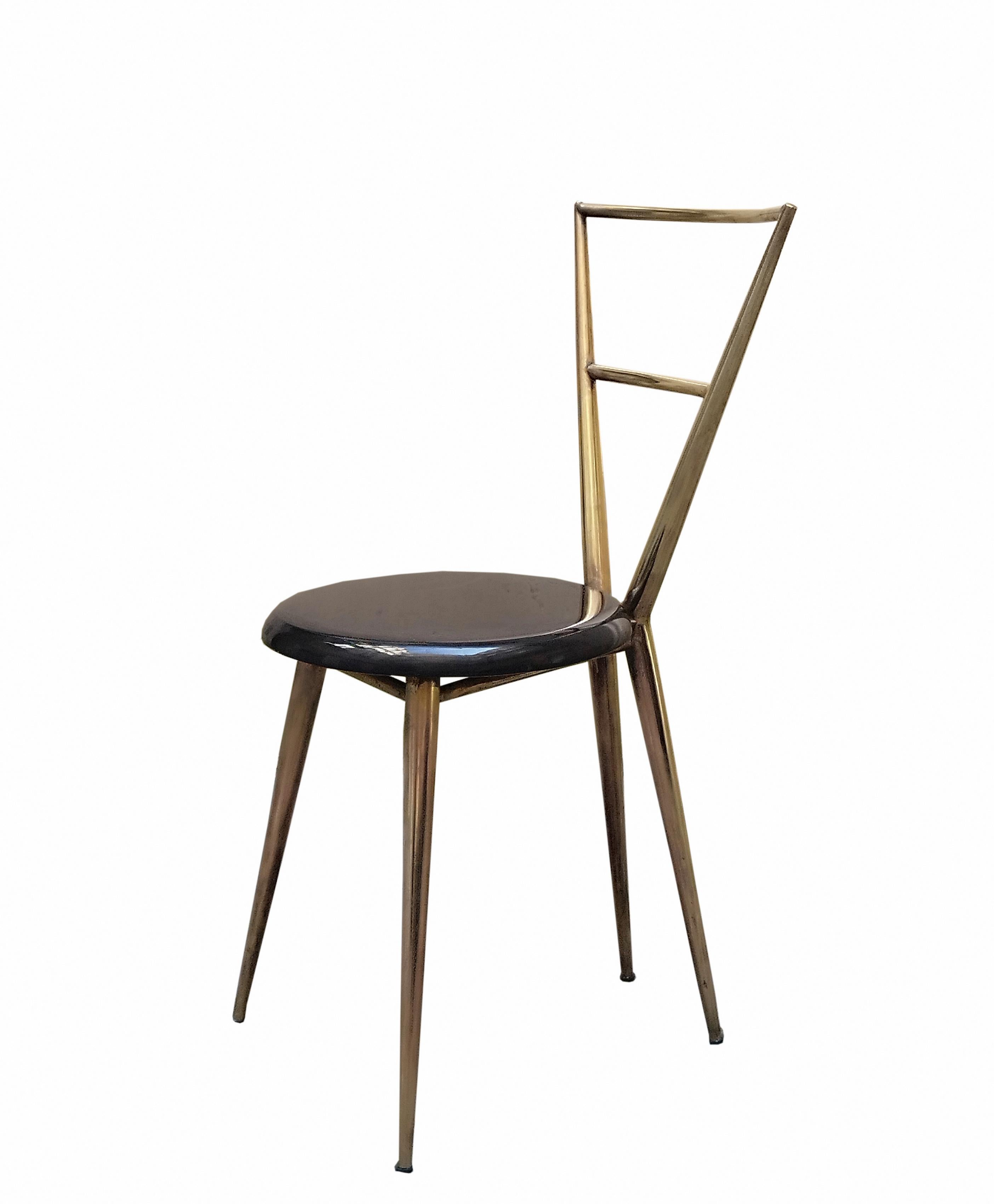 Small and rare 1950s Italian chair in cast brass and round black acrylic seat, in the style of Gio ponti and Minoletti Giulio.