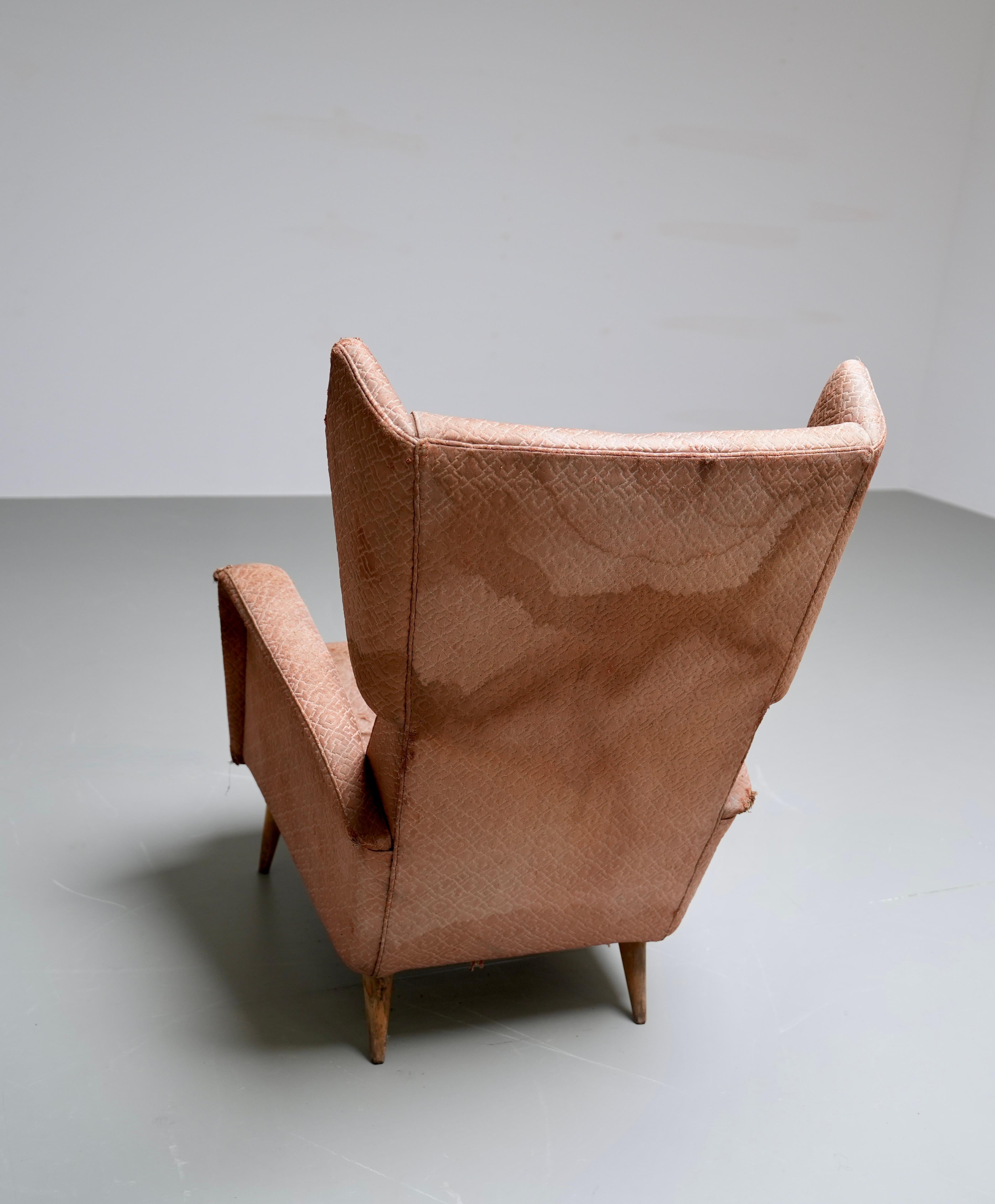 Gio Ponti Armchair 820 for Hotel Royal Napoli in Wood and Fabric, Italy, 1953 For Sale 1