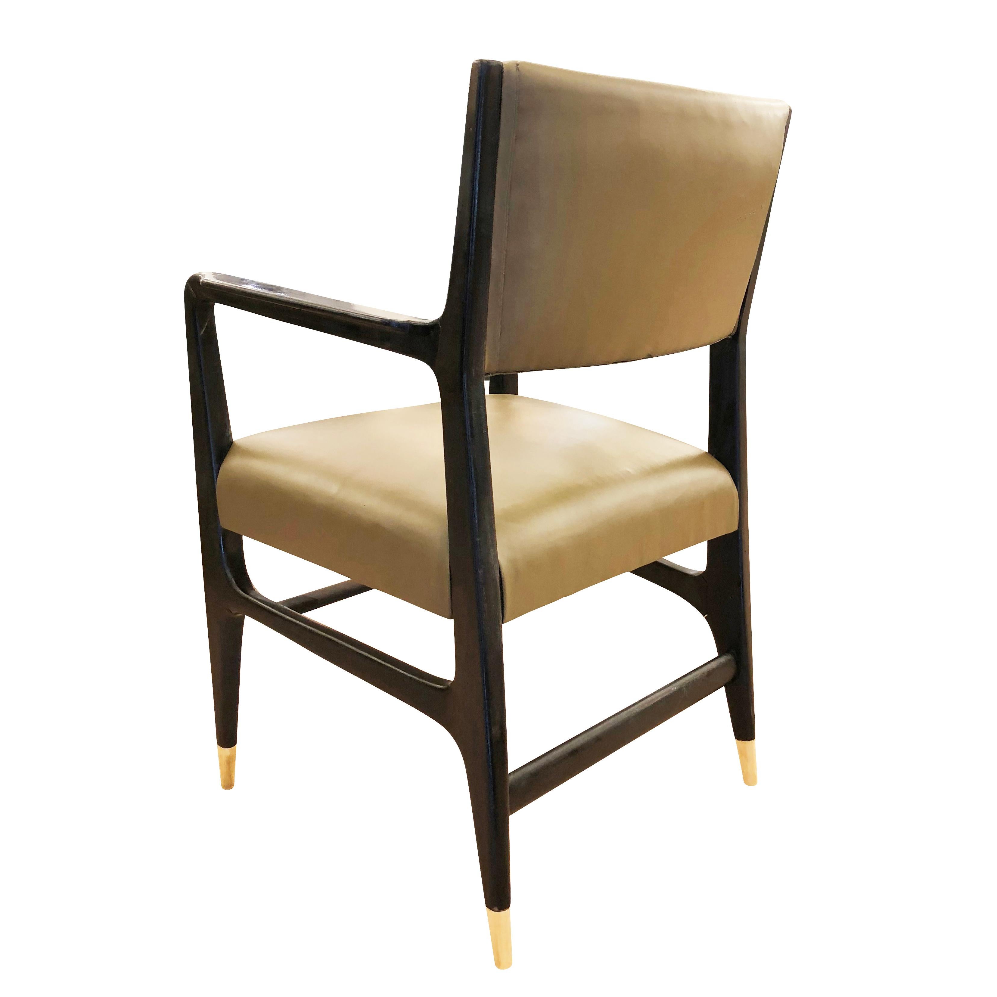 Gio Ponti armchair manufactured by Cassina in the 1950s. In original condition with ebonized frame, green leather covering and brass feet.

Condition: Good vintage condition, minor wear consistent with age and use.

Measures: Width