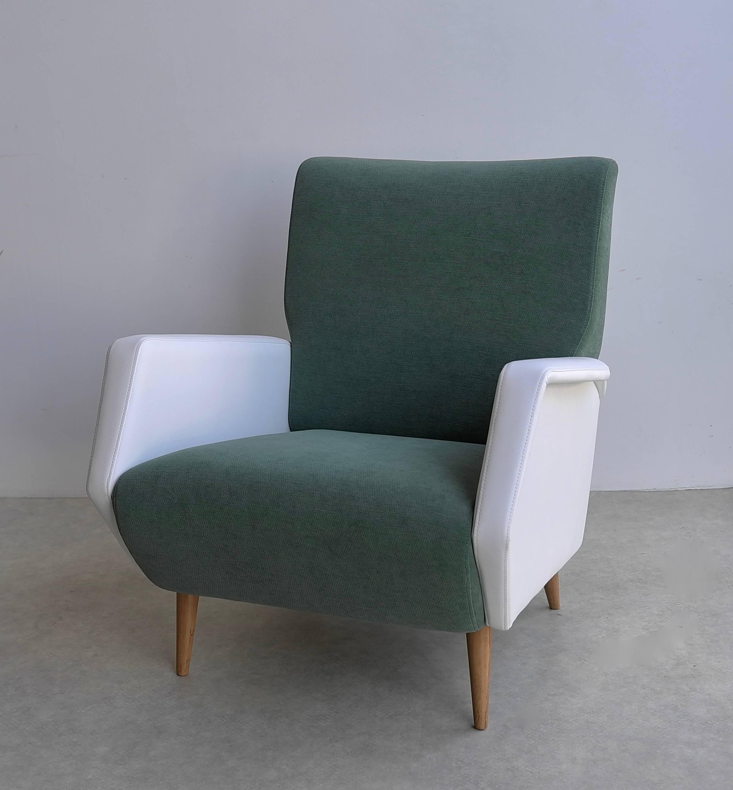 Gio Ponti armchair model 803, Italy, 1954.

Cassina, Italy, 1954.
Faux leather upholstery, walnut.
Measurements: 29.5 W x 33 D x 31 H inches.

Excellent condition, newly upholstered according to the original design in detail.
Upholstered in