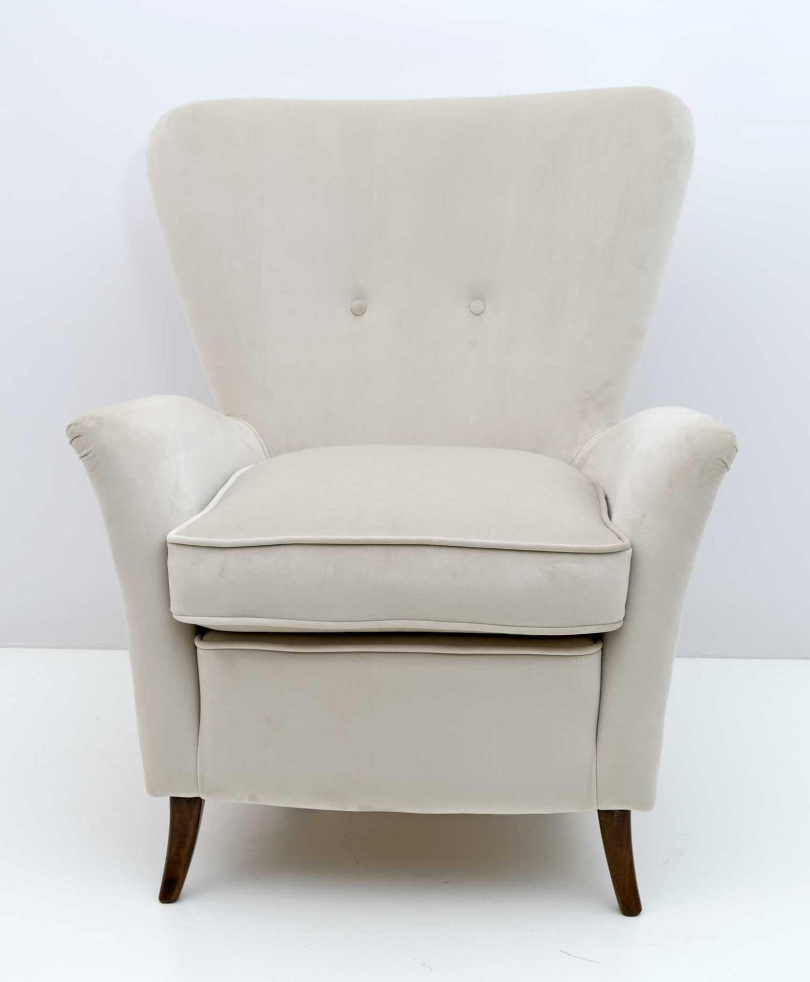 Luxurious Art Deco style armchair designed by Gio Ponti for Hotel Bristol Merano Italy.
Lounge chair with low armrests with a sculptural shape.
Made in Italy in the early 1950s
Completely restored and reupholstered.