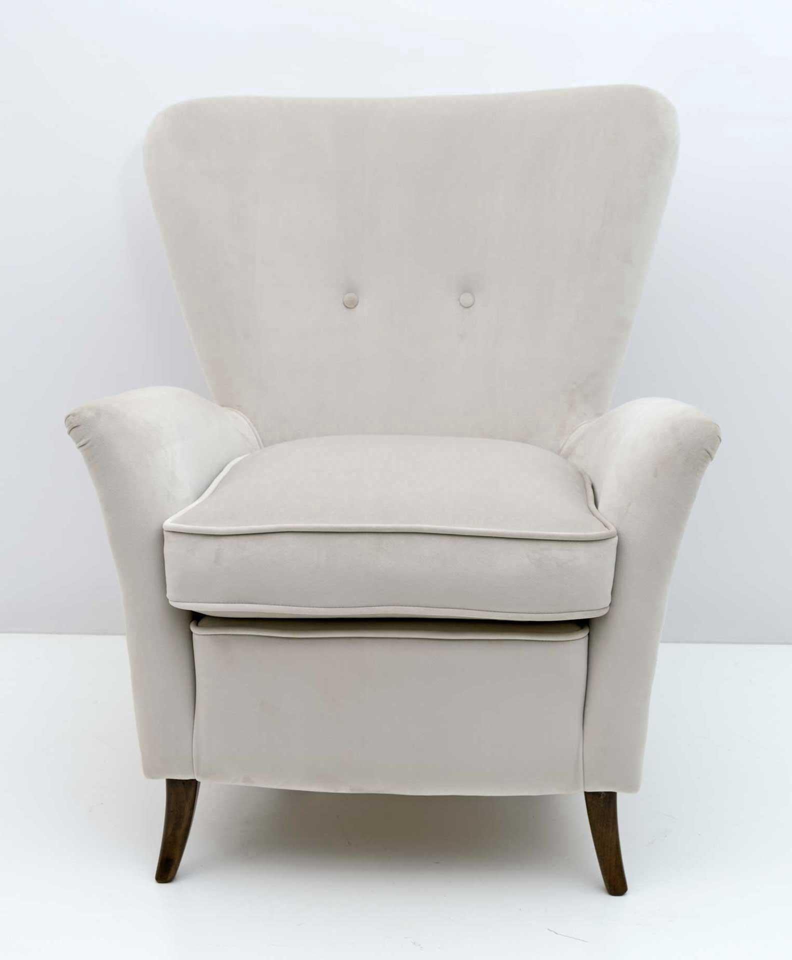 Luxurious Art Deco style armchair attributed by Gio Ponti for Hotel Bristol Merano Italy.
Lounge chair with low armrests with a sculptural shape.
Made in Italy in the early 1950s
Completely restored and reupholstered.