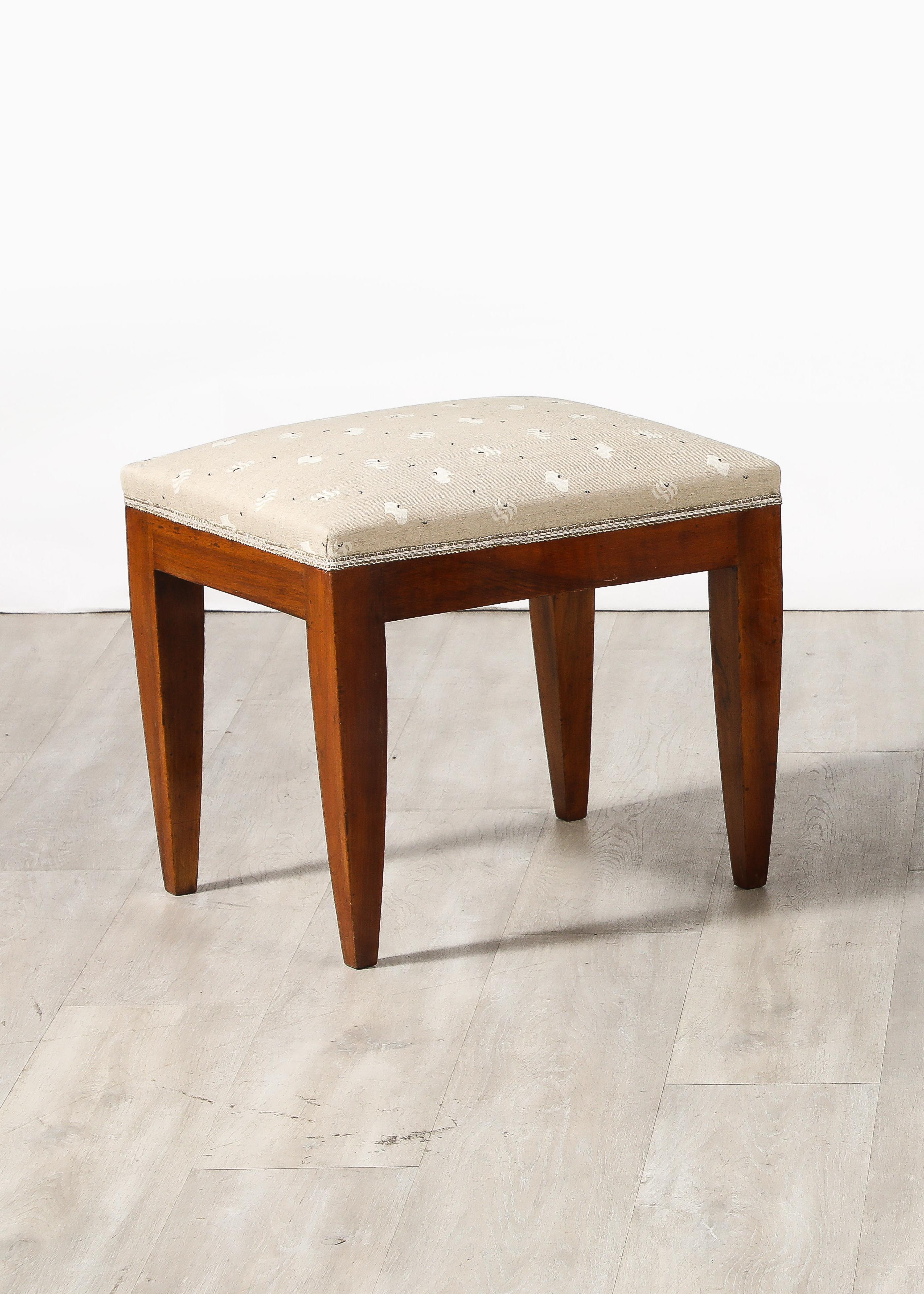 Gio Ponti Att. Tabouret en noyer, Italie, vers 1940 en vente 3