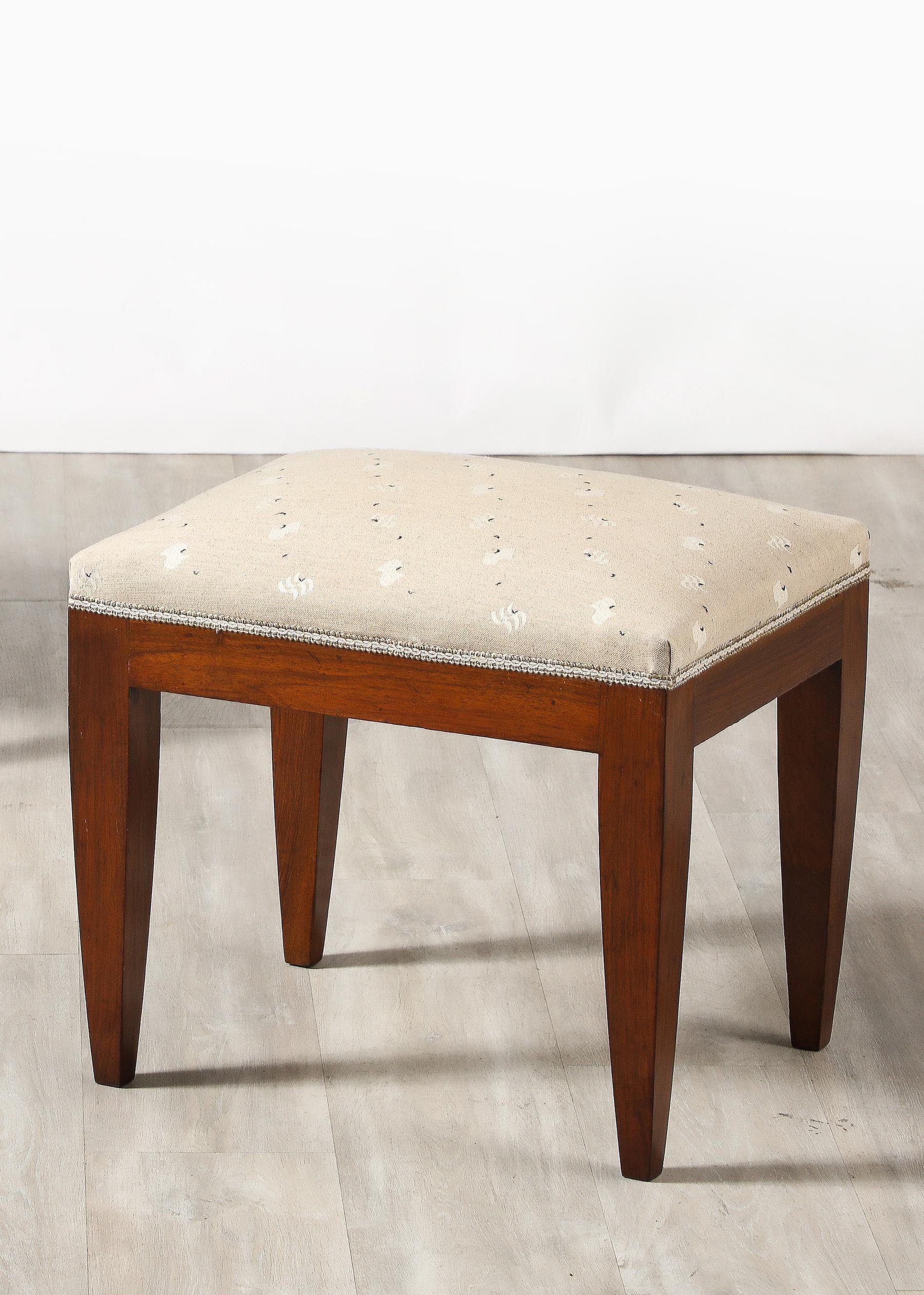 Gio Ponti Att. Tabouret en noyer, Italie, vers 1940 en vente 4