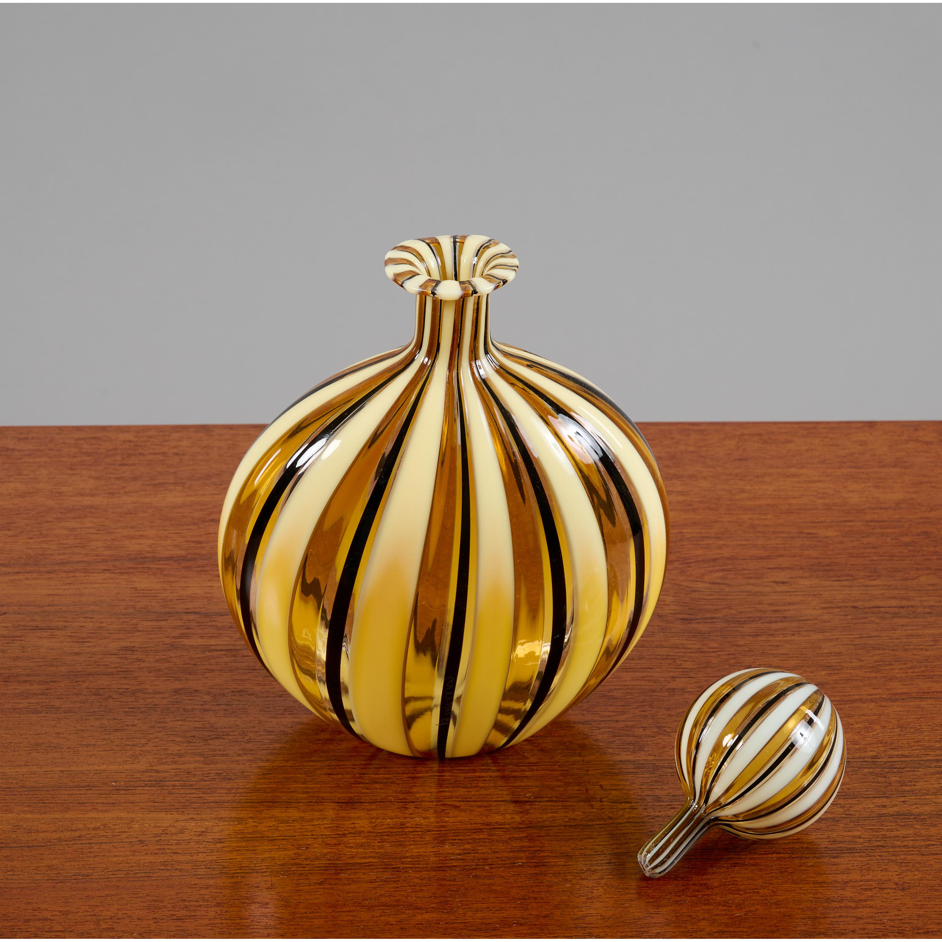 Gio Ponti (Attr.) Hand Blown Murano Vase in Striped Yellow Glass, Italy 1950's For Sale 3