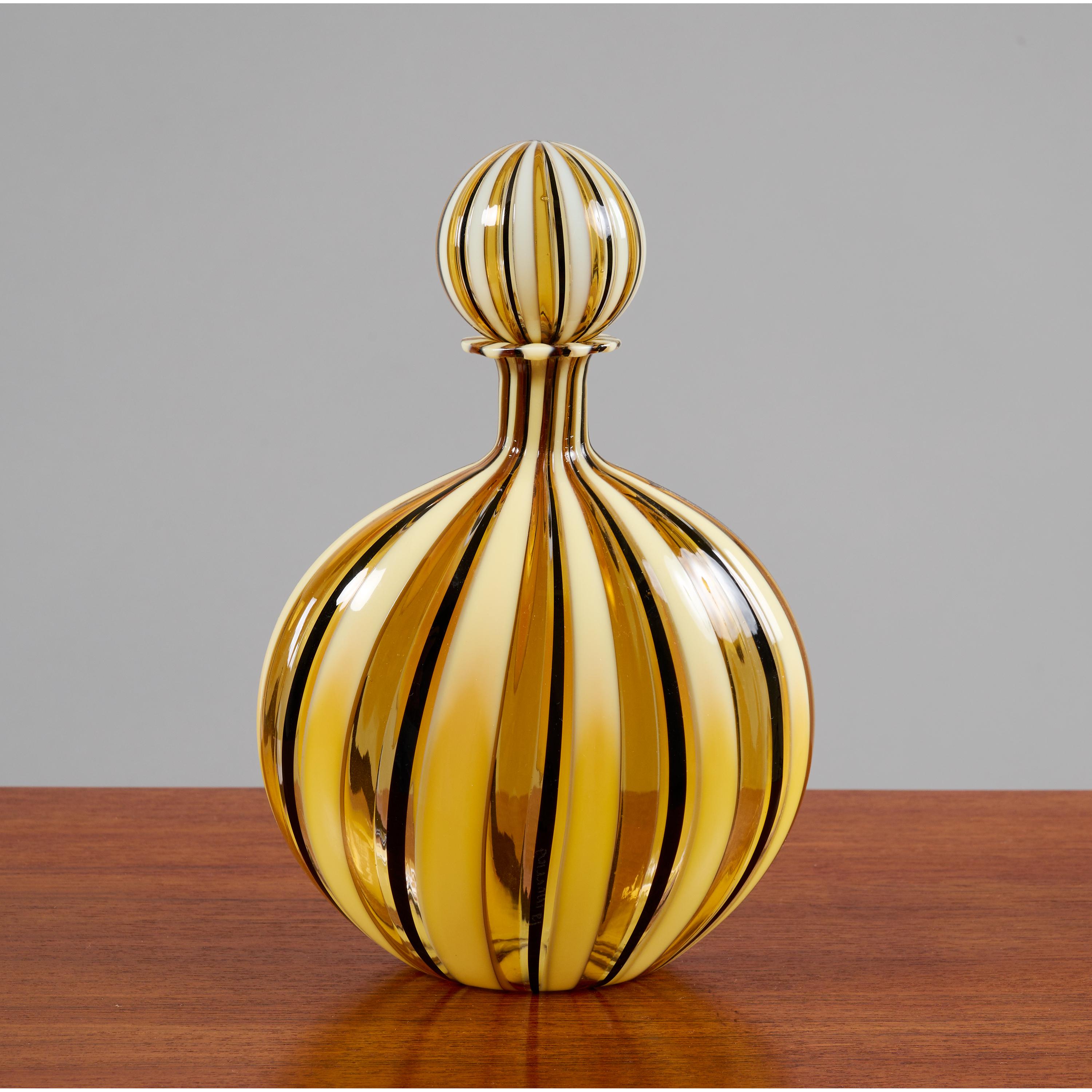 Gio Ponti (Attr.) Hand Blown Murano Vase in Striped Yellow Glass, Italy 1950's For Sale 4