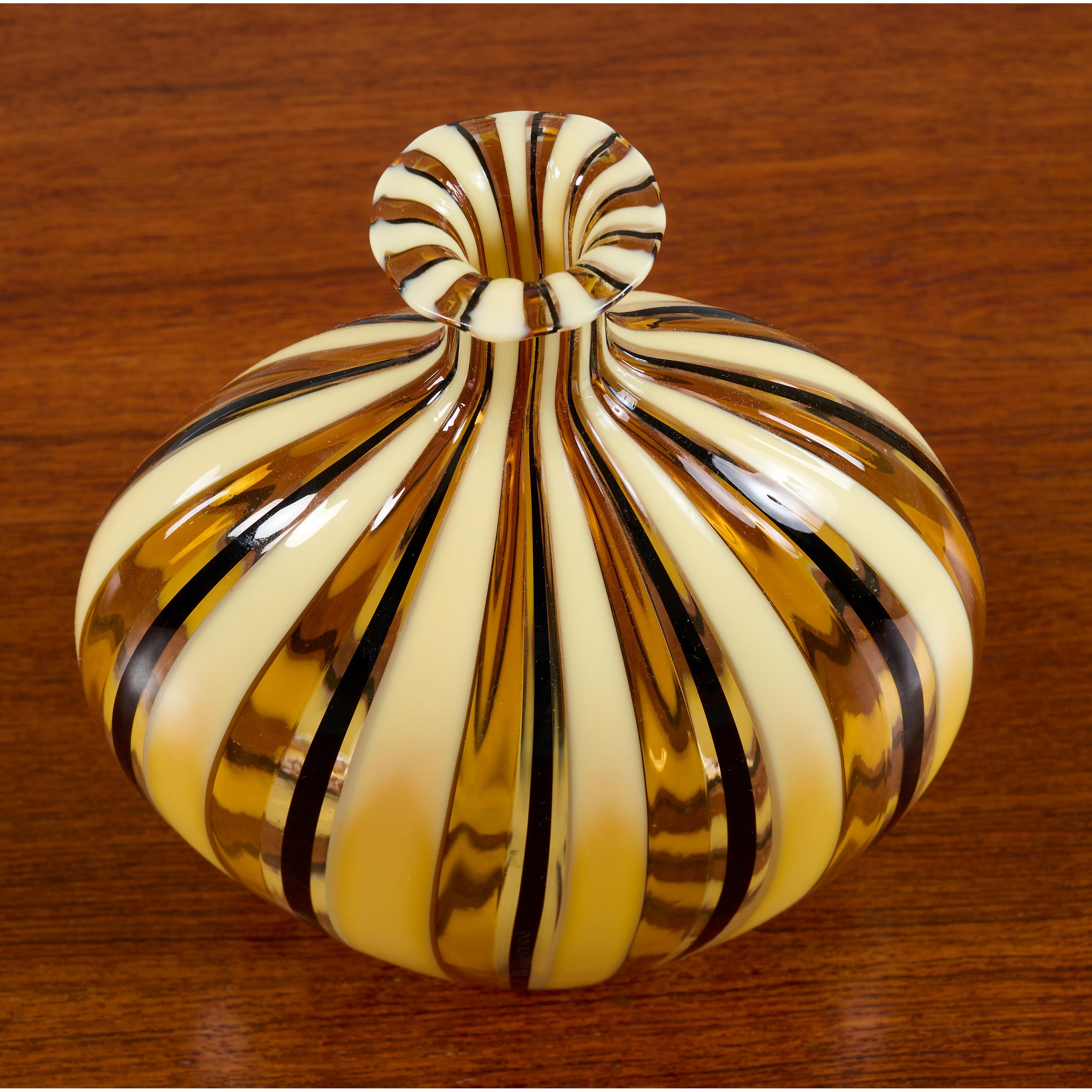 Gio Ponti (Attr.) Hand Blown Murano Vase in Striped Yellow Glass, Italy 1950's For Sale 6