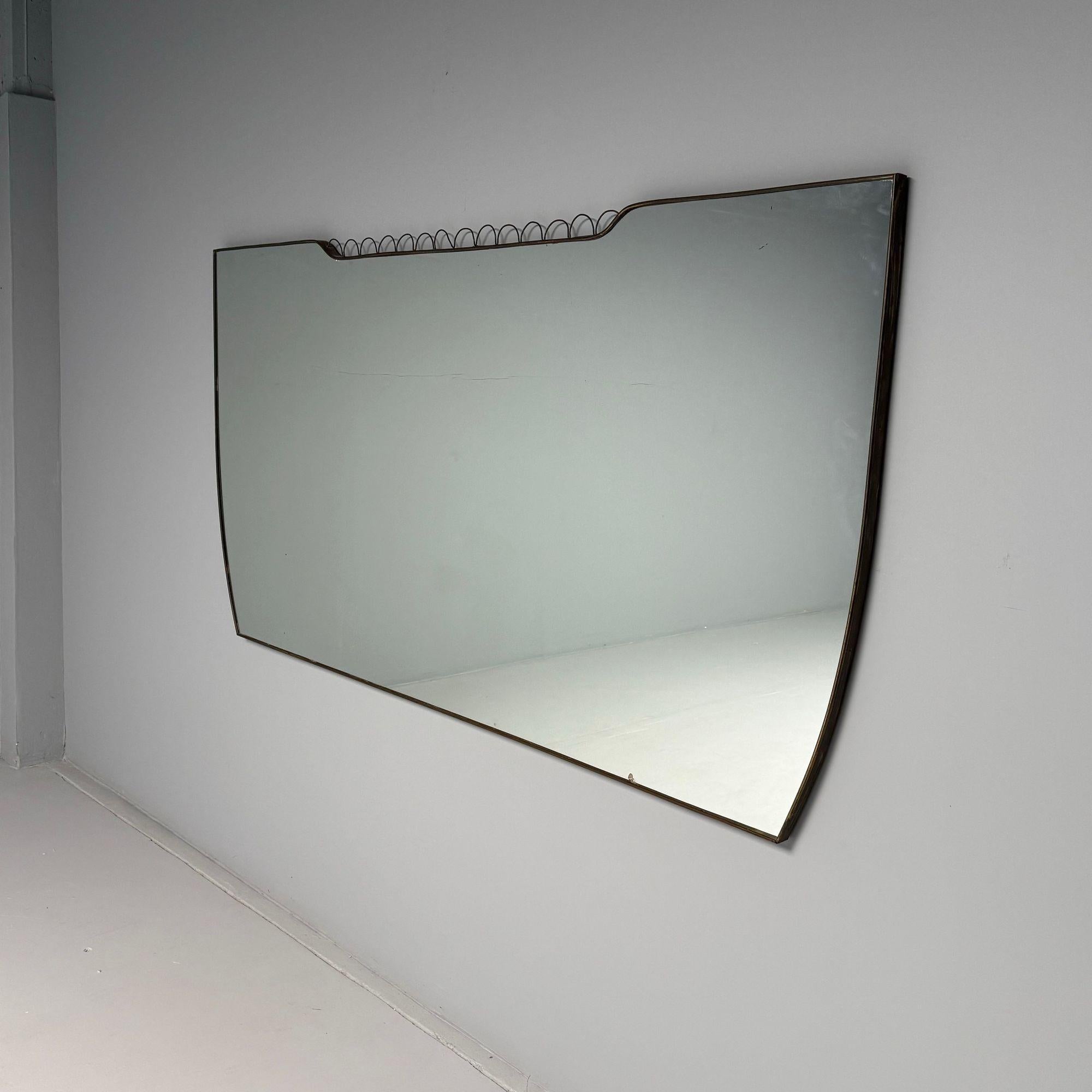 Mid-Century moderno Gio Ponti Attr, Specchio da parete monumentale, ottone, 1950s in vendita