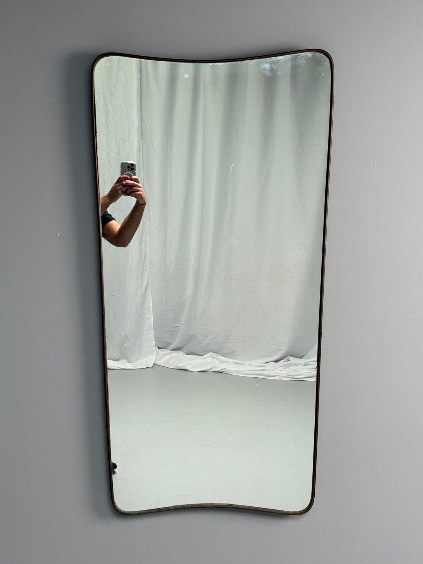 Gio Ponti Style, Italian Mid-Century Modern, Wall Mirror, Brass, Italy, 1950s In Good Condition In Manhasset, NY