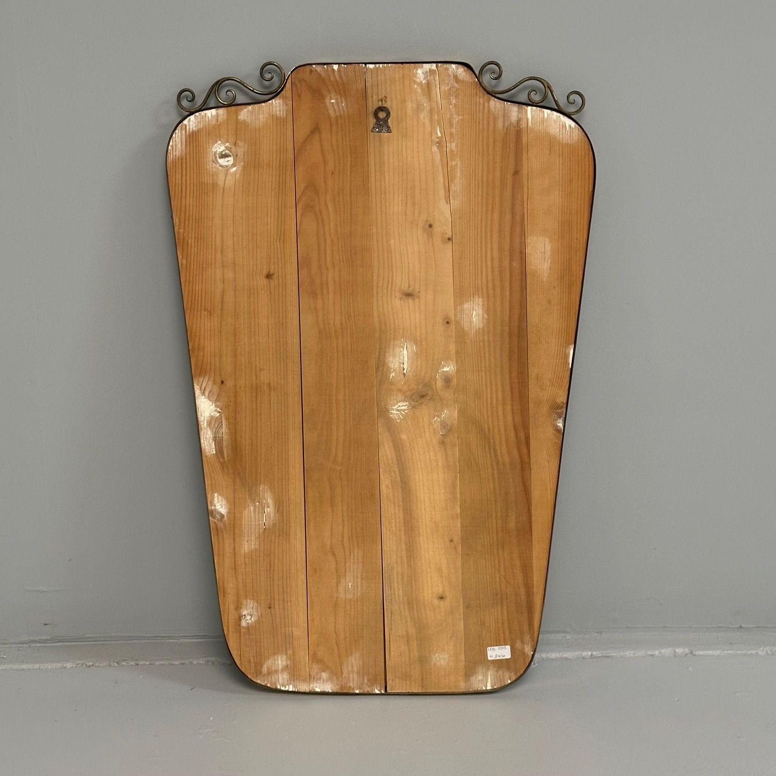 Espejo de pared, estilo Gio Ponti, moderno italiano de mediados de siglo, latón patinado, años 50 Latón en venta