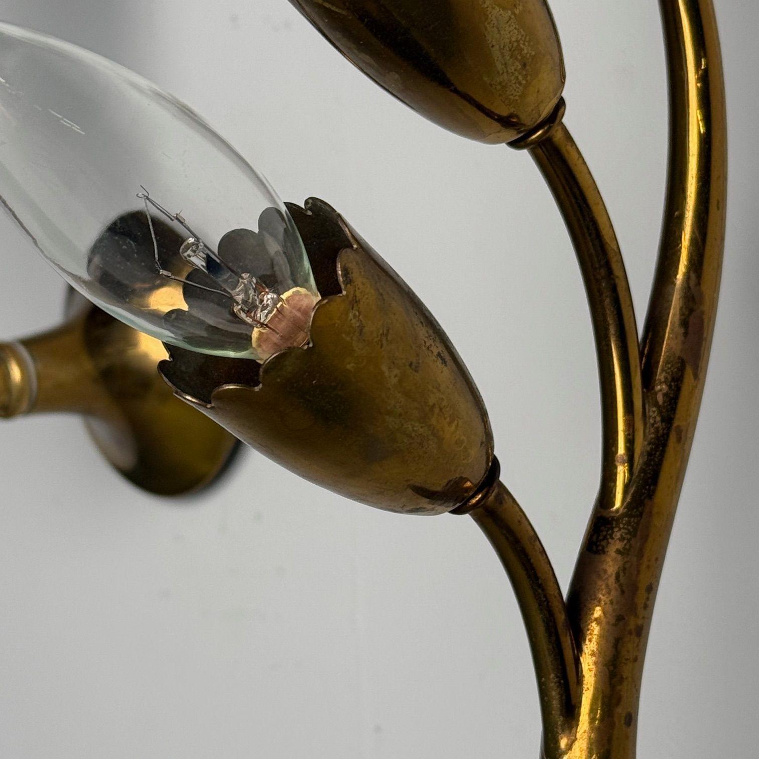 Gio Ponti Attr., Italienische Mid-Century-Modern-Wandleuchter, Messing, Blumenform im Angebot 5