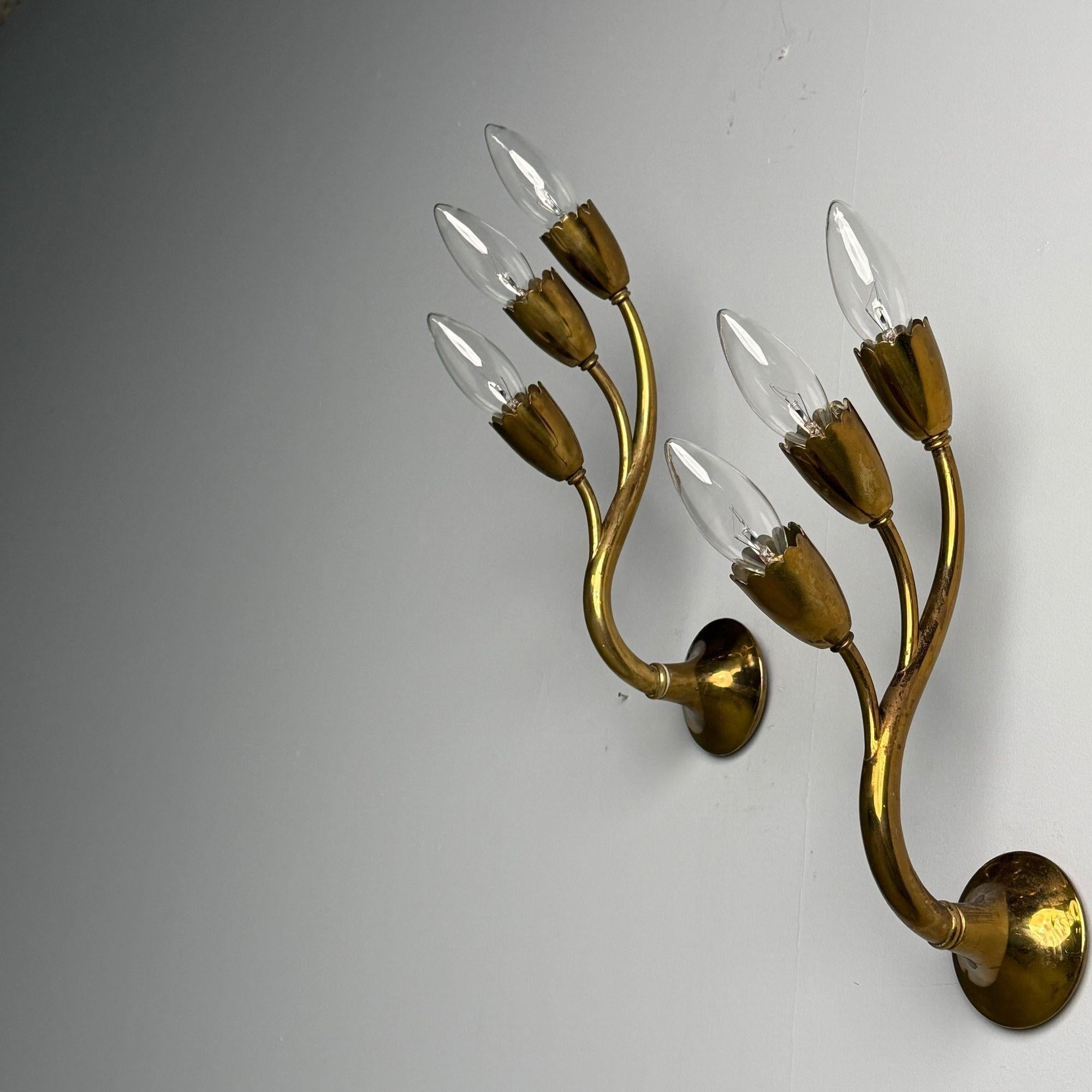 Gio Ponti Attr., Italienische Mid-Century-Modern-Wandleuchter, Messing, Blumenform (Moderne der Mitte des Jahrhunderts) im Angebot