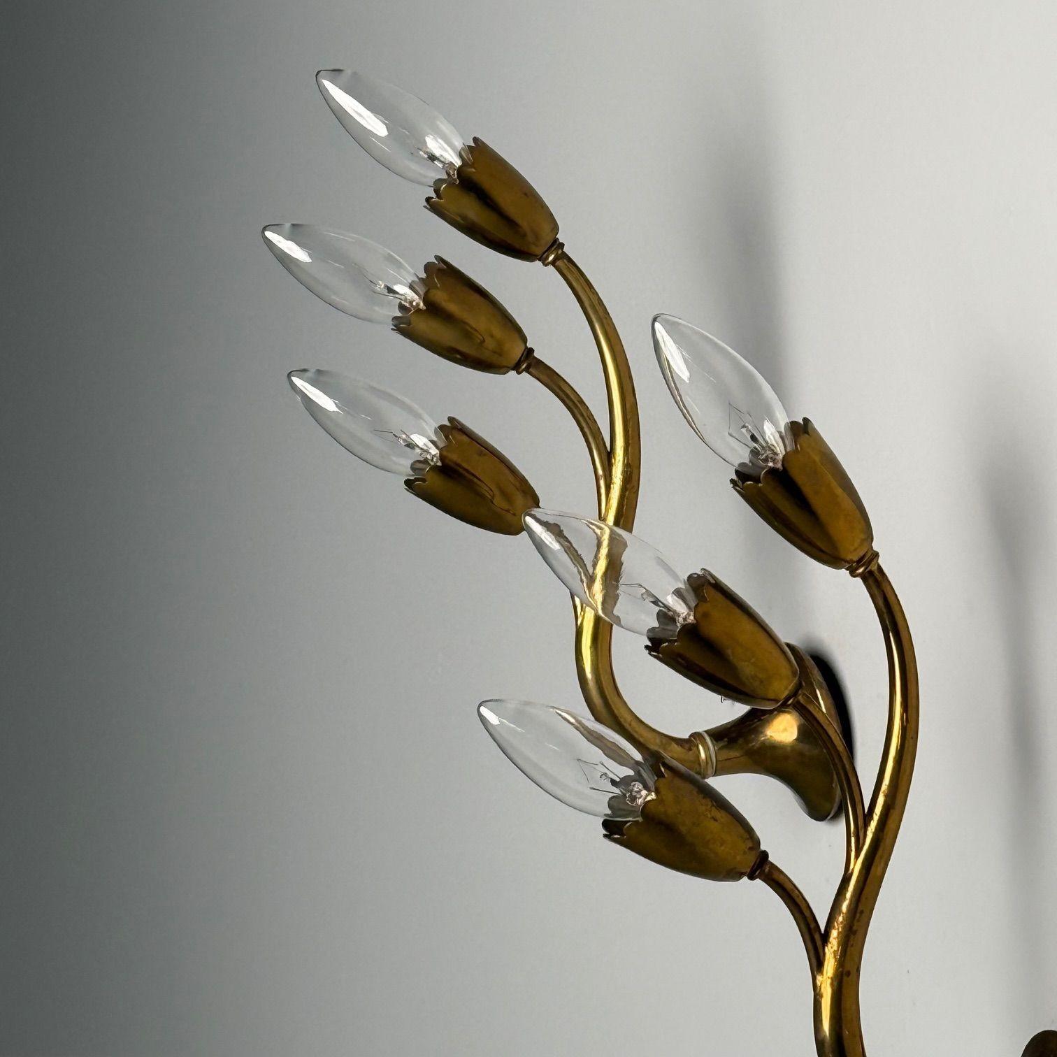 Gio Ponti Attr., Italienische Mid-Century-Modern-Wandleuchter, Messing, Blumenform im Angebot 1