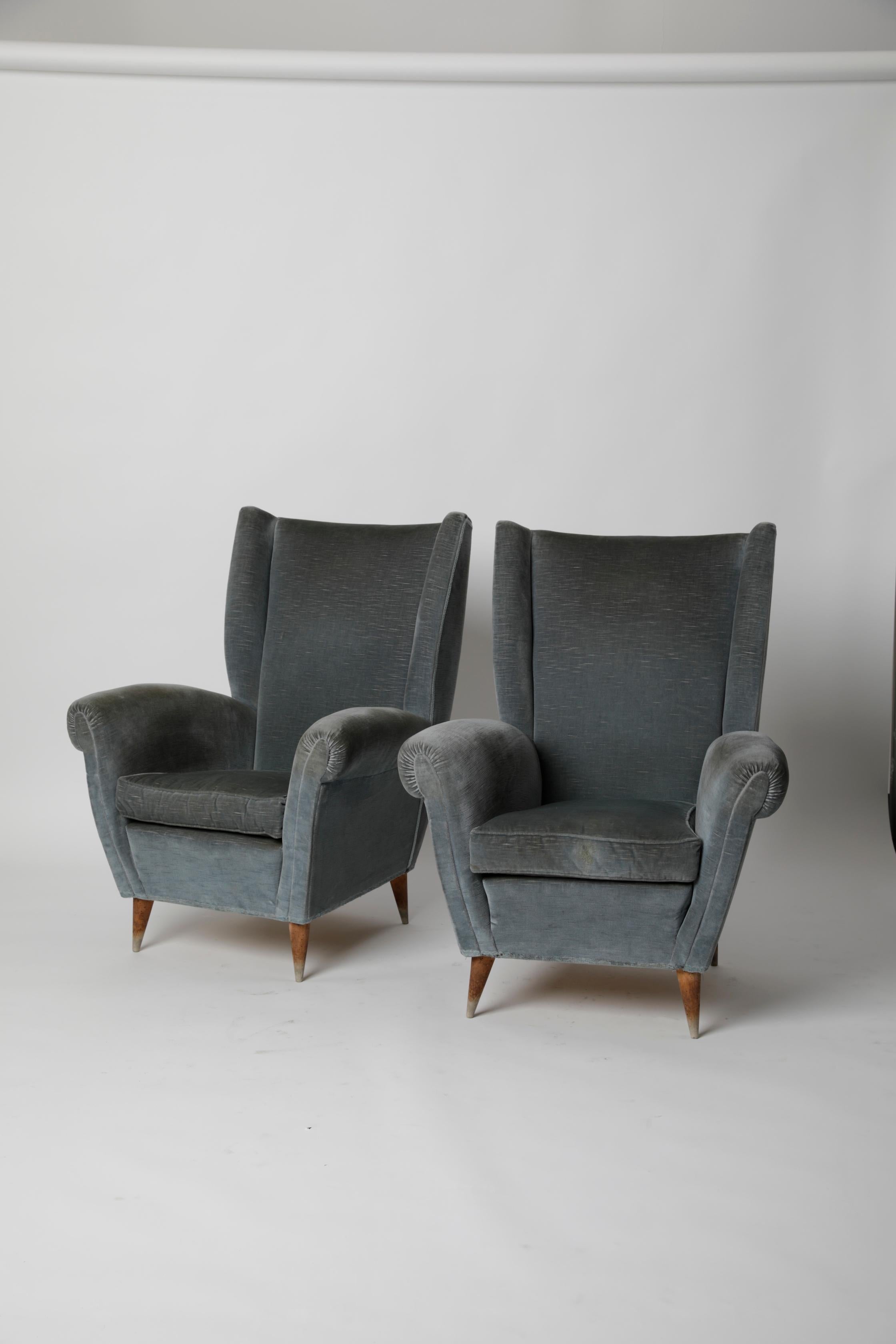 Mid-Century Modern Pair of Italian Mid Century Lounge Chairs by Gio Ponti Attr. for I.S.A. Bergamo