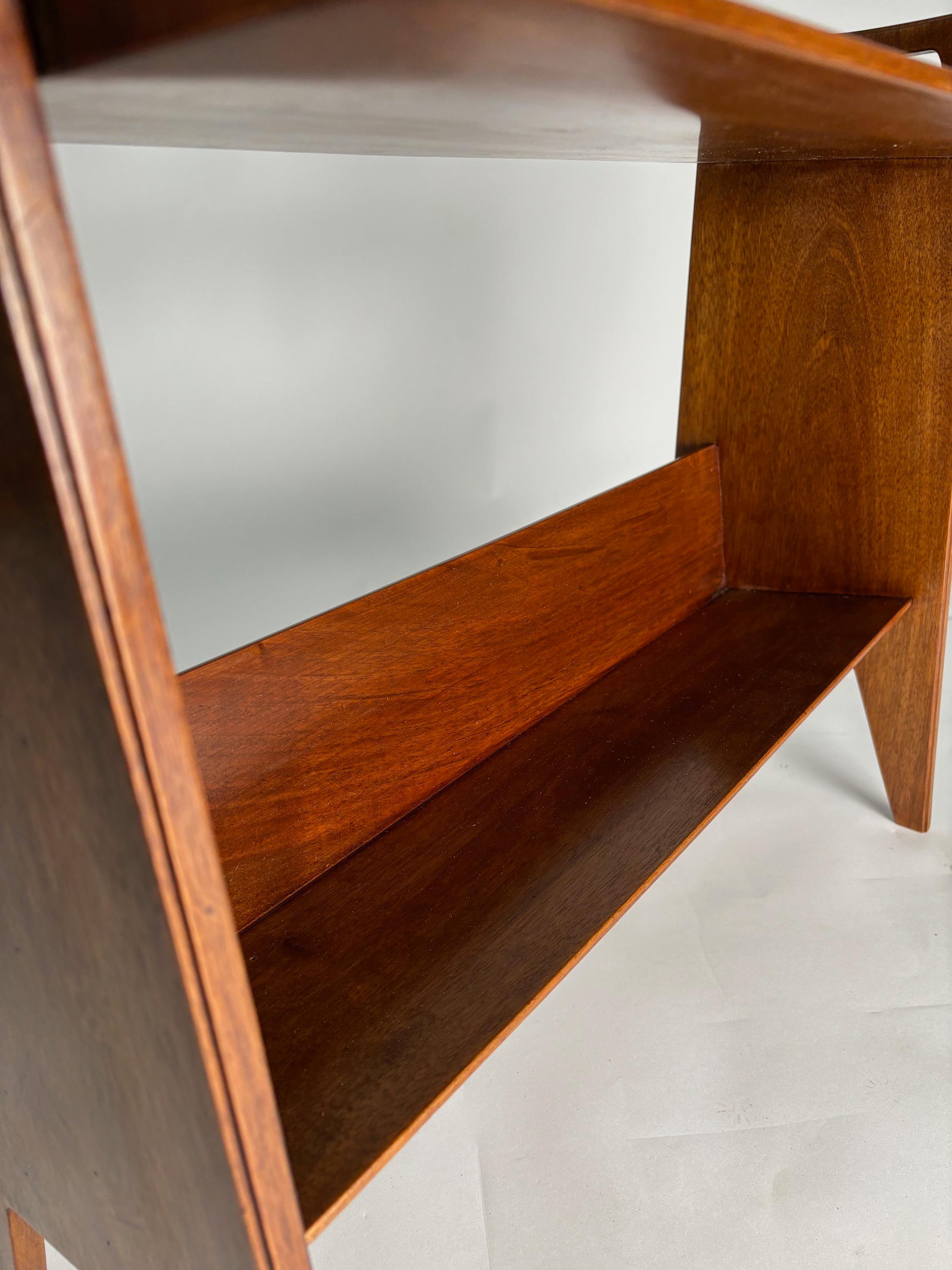 Gio Ponti (Attr.) Pareja de mesillas de noche de madera de mediados de siglo, Italia, Años 50 en Bueno estado para la venta en Argelato, BO