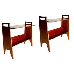 Gio Ponti (Attr.) Pareja de mesillas de noche de madera de mediados de siglo, Italia, Años 50