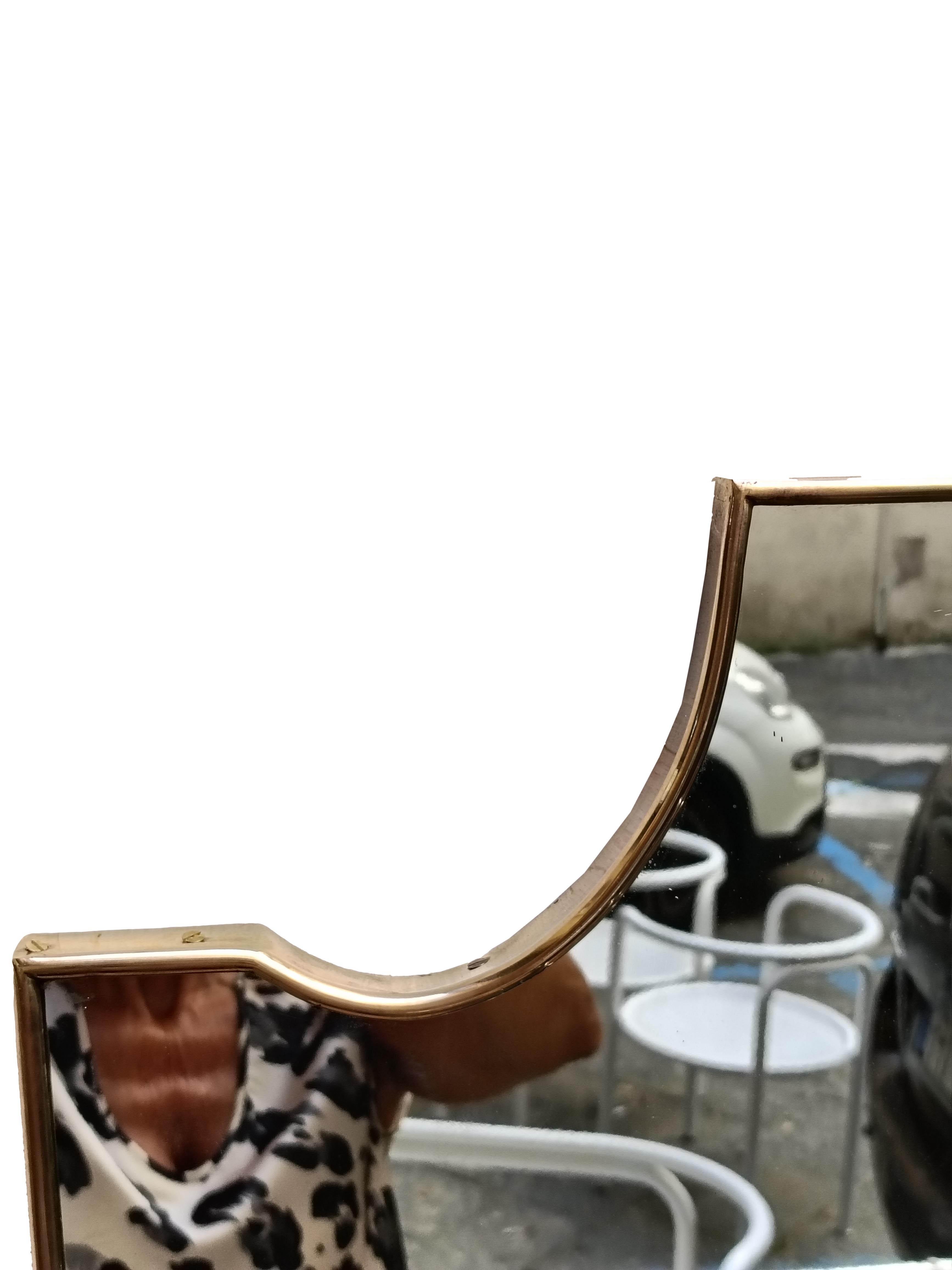 Gio Ponti Attr. Specchio da Parete a Scudo in Ottone, Italia 1950s Bon état - En vente à Naples, IT