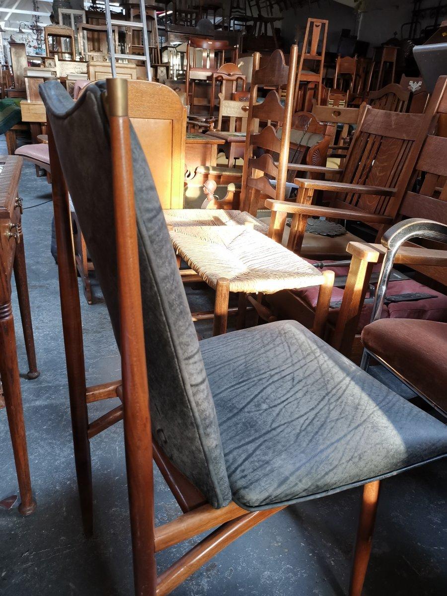 Gio Ponti, Attri, 12 Mid-Century Modern Teak Dining Chairs with Brass Fittings 2