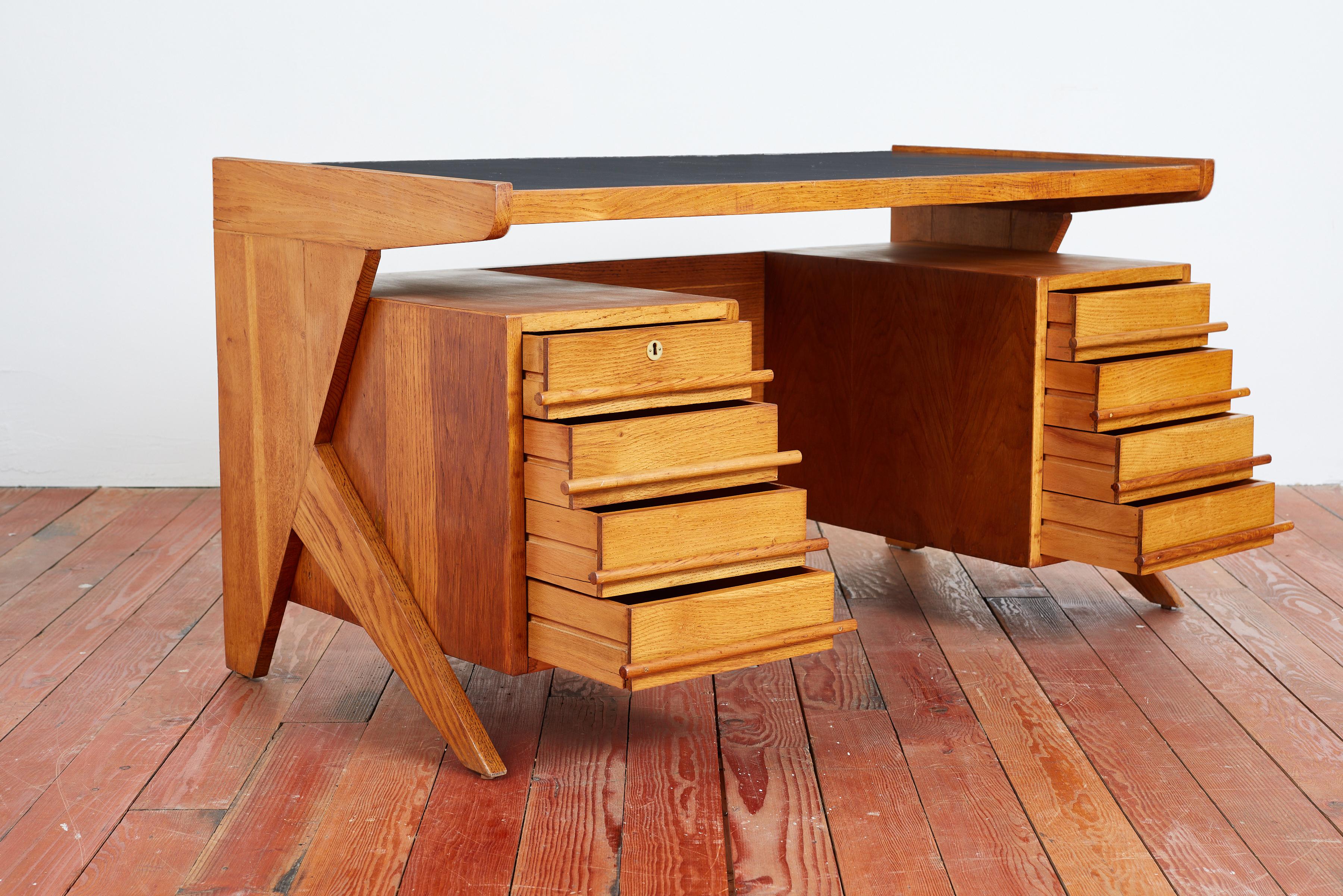 Gio Ponti Attributed Desk  In Good Condition For Sale In Beverly Hills, CA