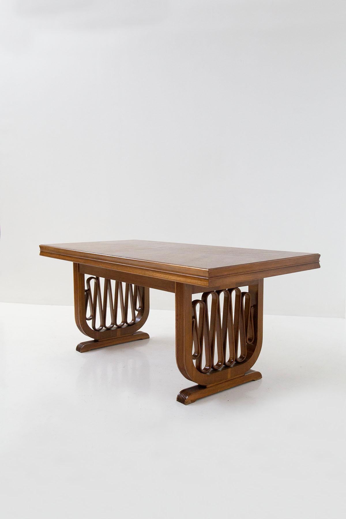 We present a charming walnut dining table attributed to the famous designer Gio Ponti, made during the extraordinary era of the 1940s and 1950s. This exquisite piece of furniture was meticulously handcrafted from fine woods, showcasing the