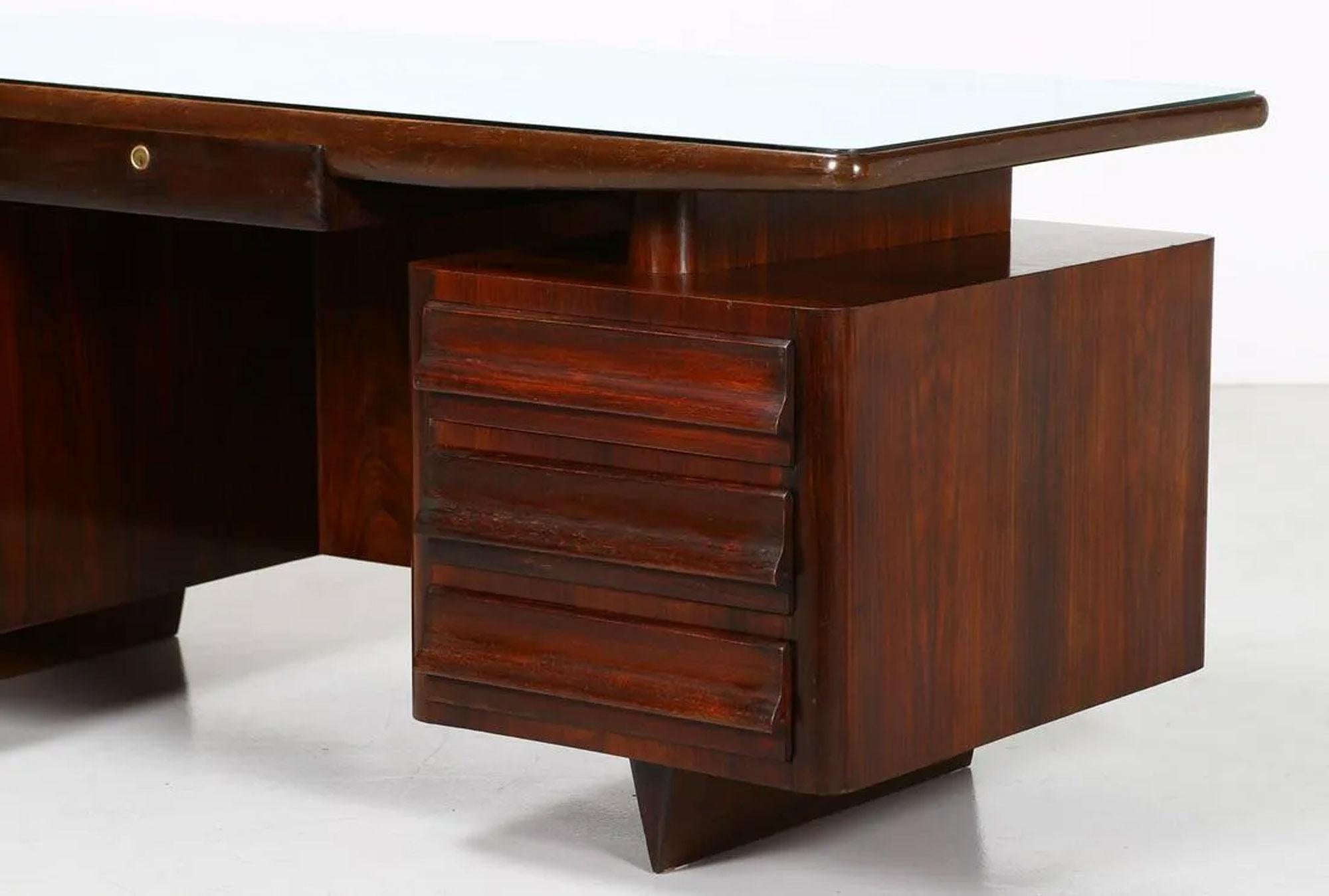 Gio Ponti zugeschriebener „Rosewood-Schreibtisch“ (Moderne) im Angebot