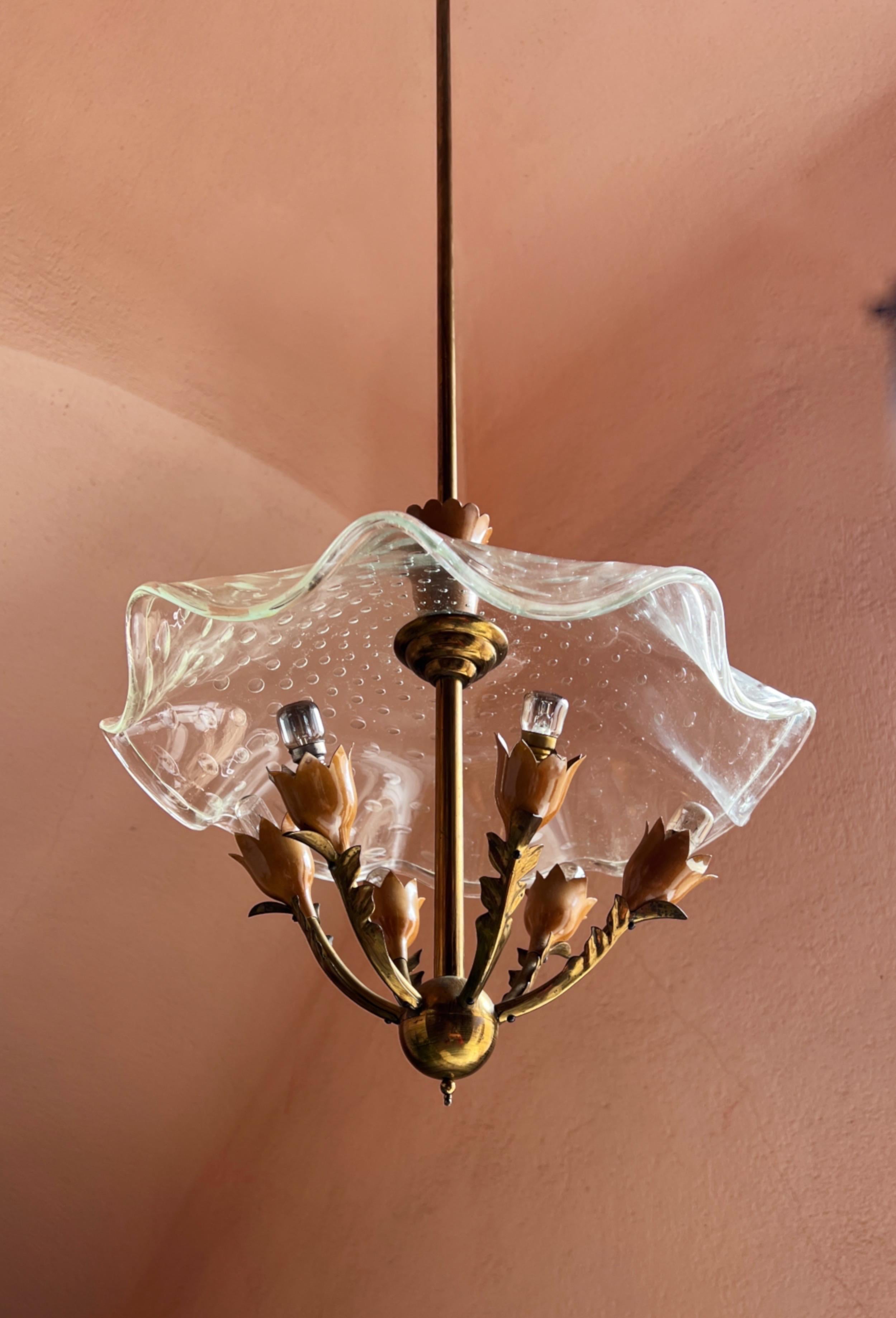 Gio Ponti (attributed to), chandelier with brass structure and murano glass hat  For Sale 3