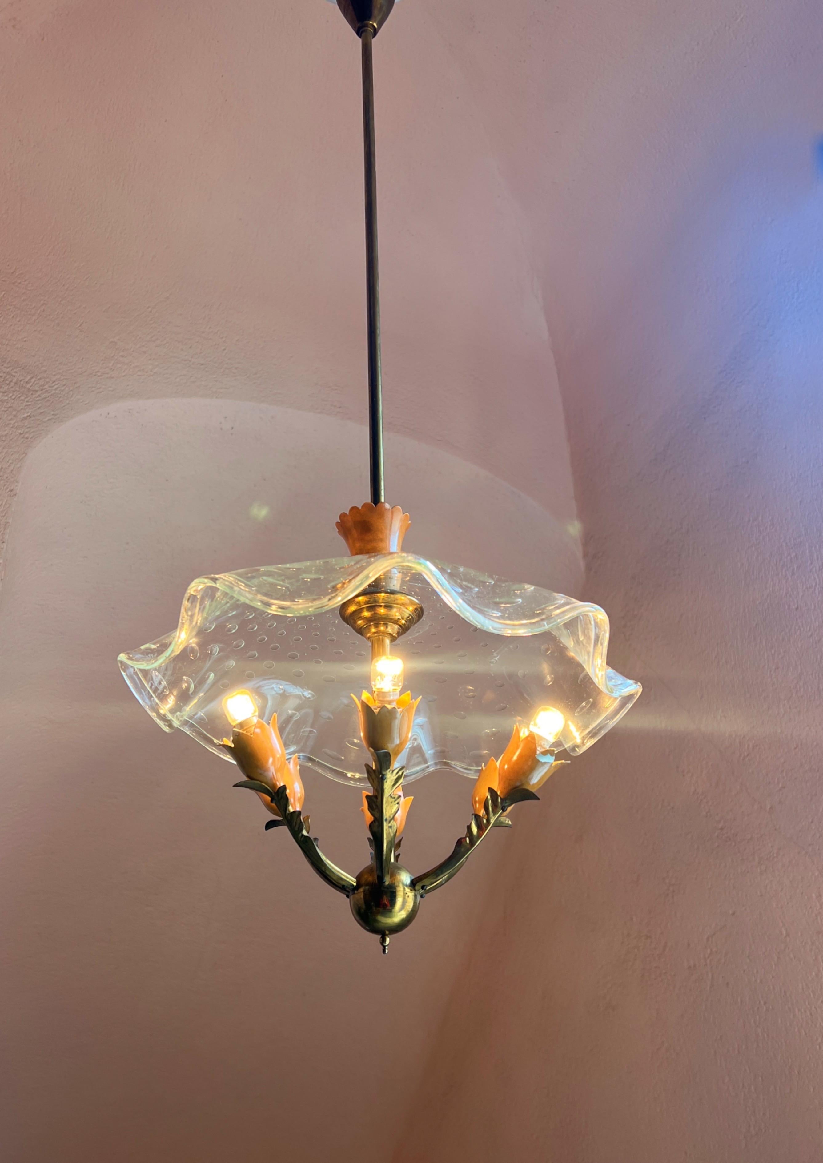 Italian Gio Ponti (attributed to), chandelier with brass structure and murano glass hat  For Sale