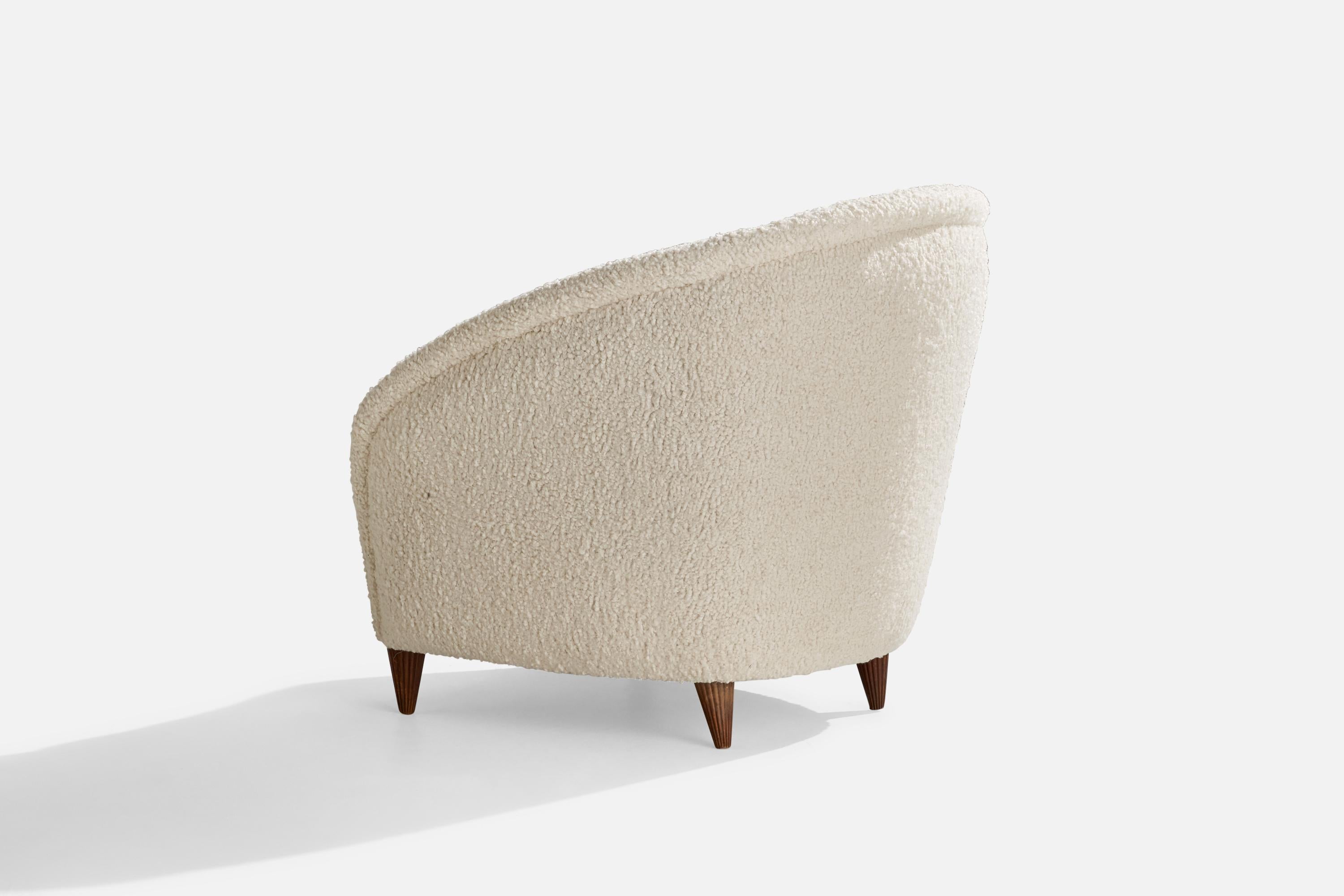 Italian Gio Ponti Attribution, Lounge Chair, Fabric, Walnut, Italy, 1940s For Sale