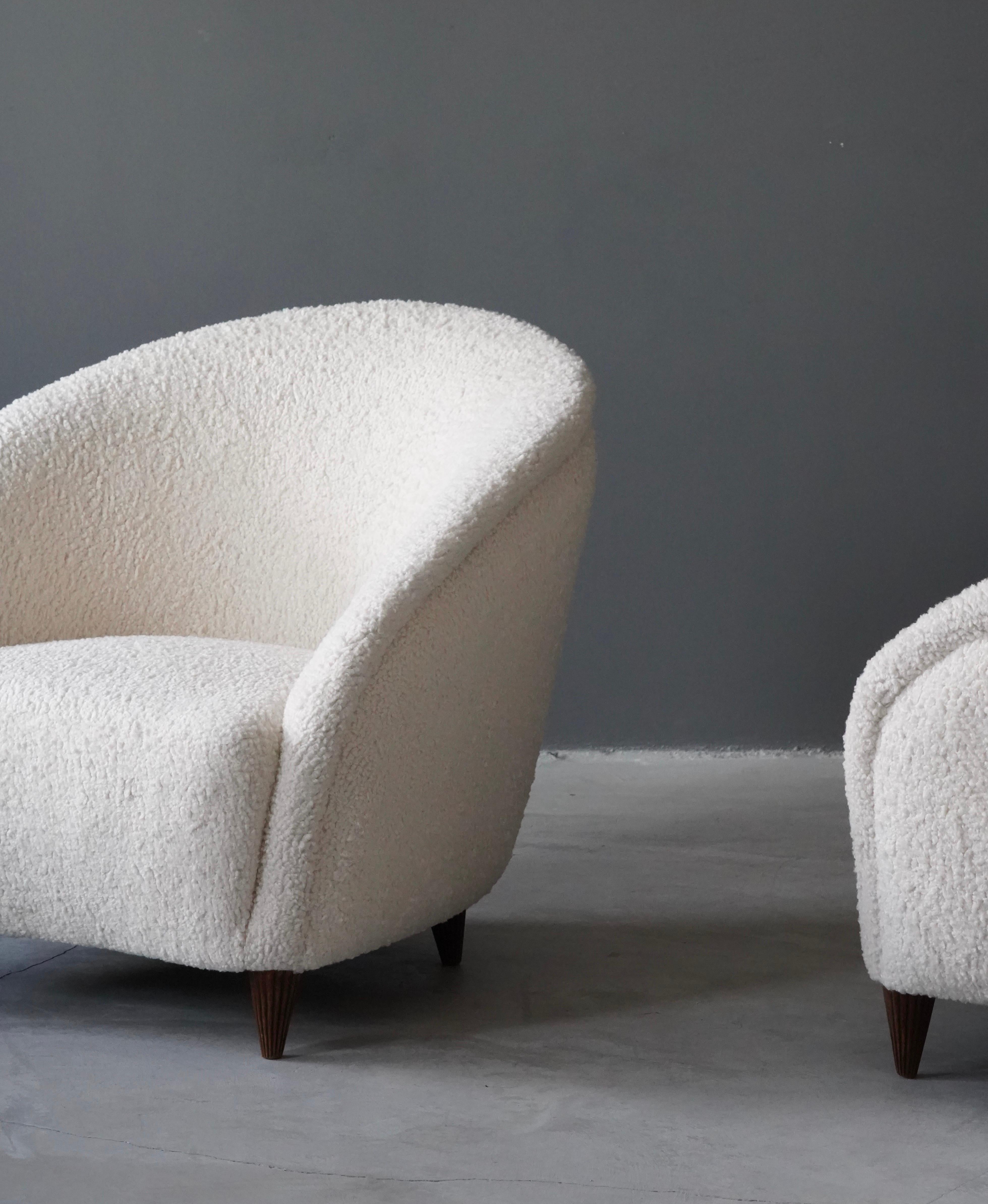 Italian Gio Ponti 'Attribution', Lounge Chairs, White Bouclé, Walnut, Italy, 1940s