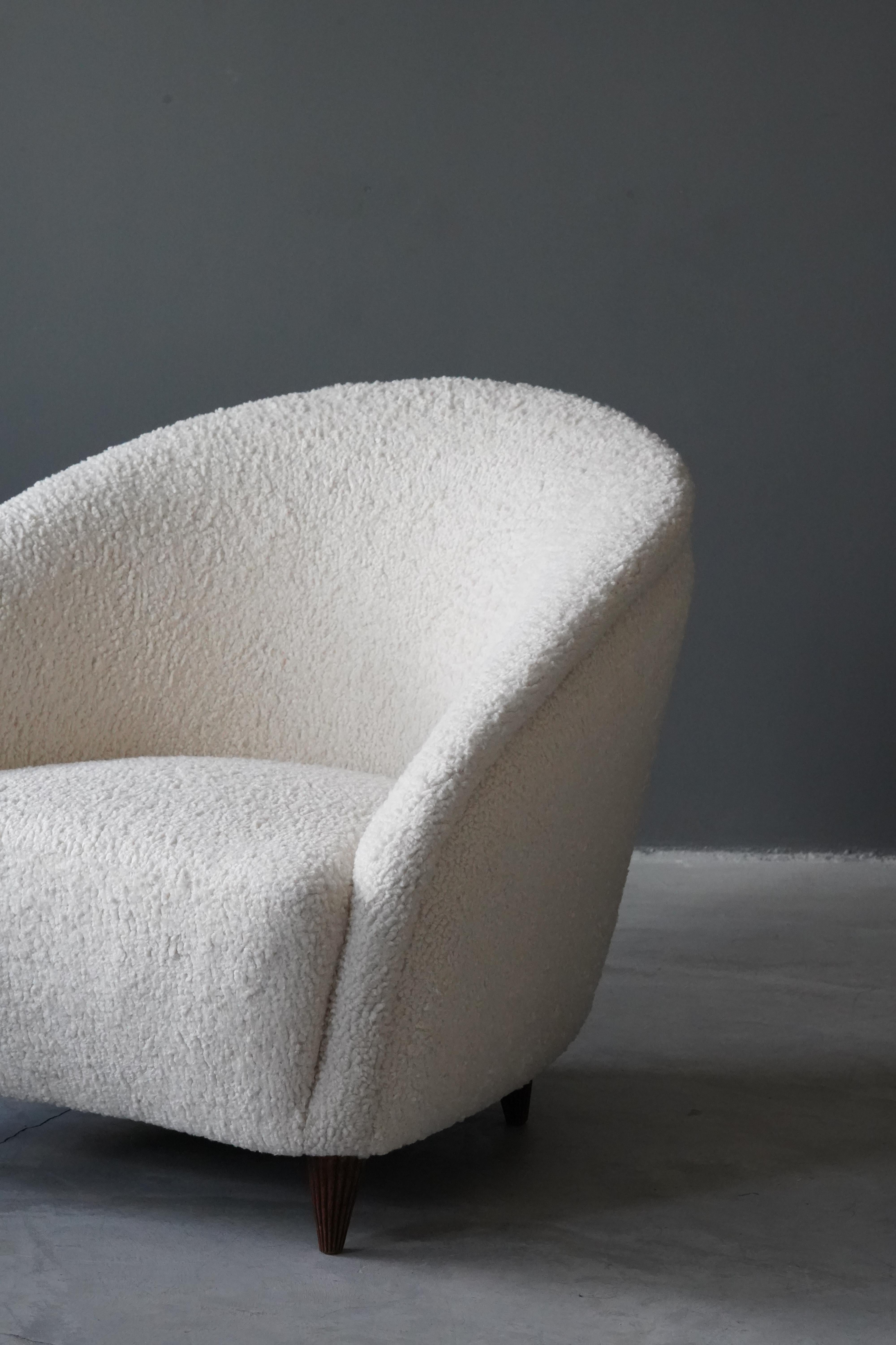 Mid-20th Century Gio Ponti 'Attribution', Lounge Chairs, White Bouclé, Walnut, Italy, 1940s